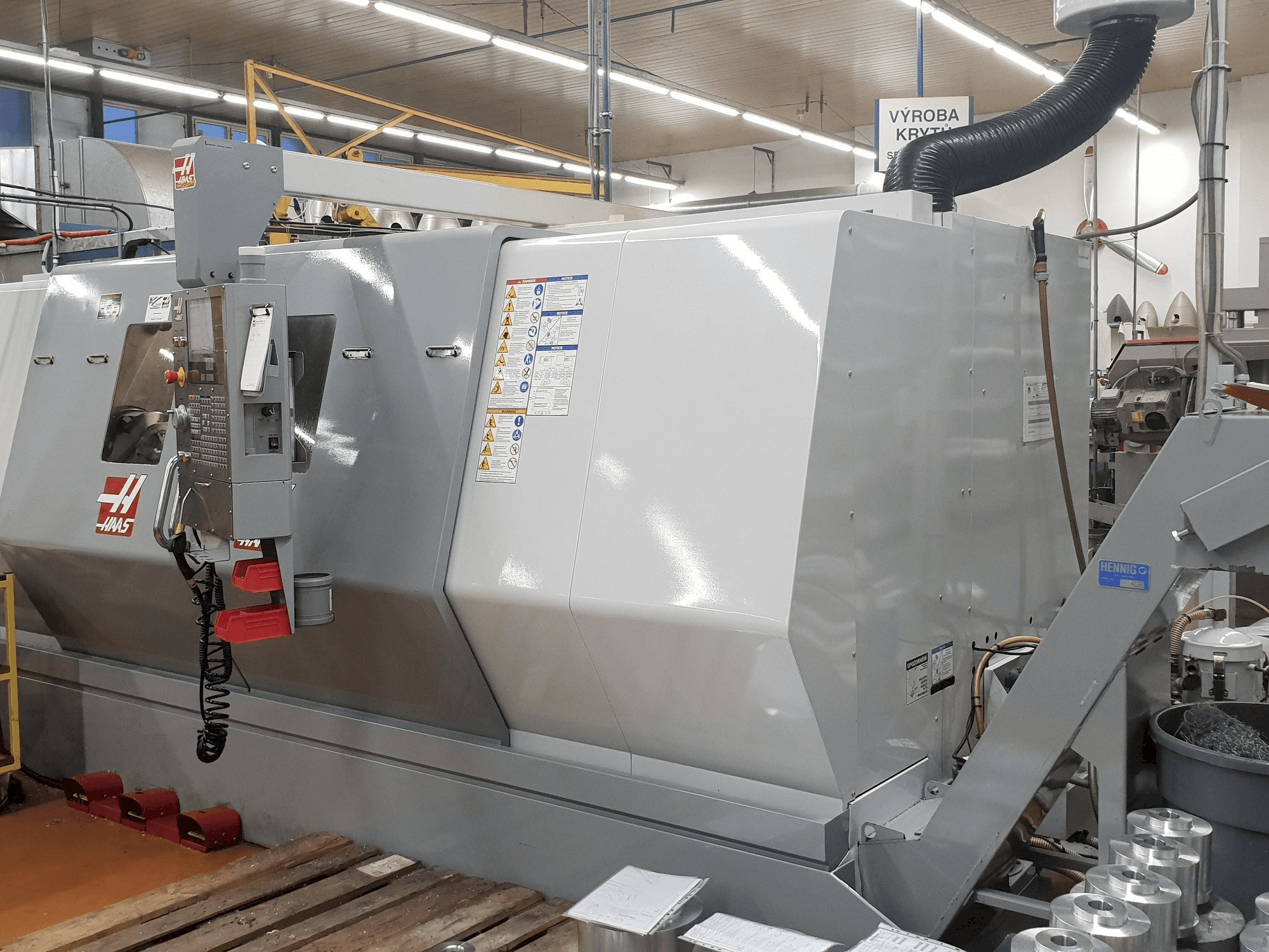 Widok z prawej maszyny HAAS SL-40
