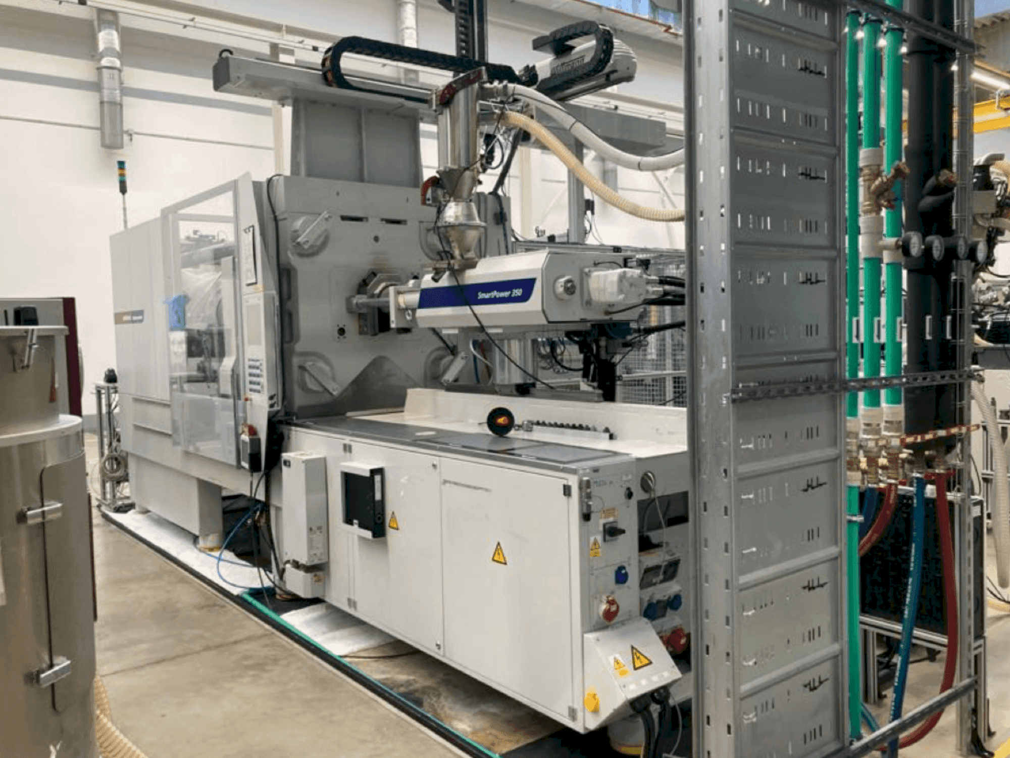 Widok z przodu maszyny WITTMANN Battenfeld SmartPower 350/1000 UNILOG BGP