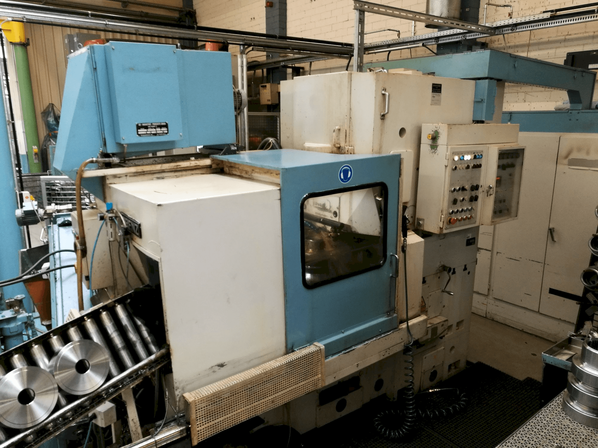 Widok z przodu maszyny LORENZ LS 302