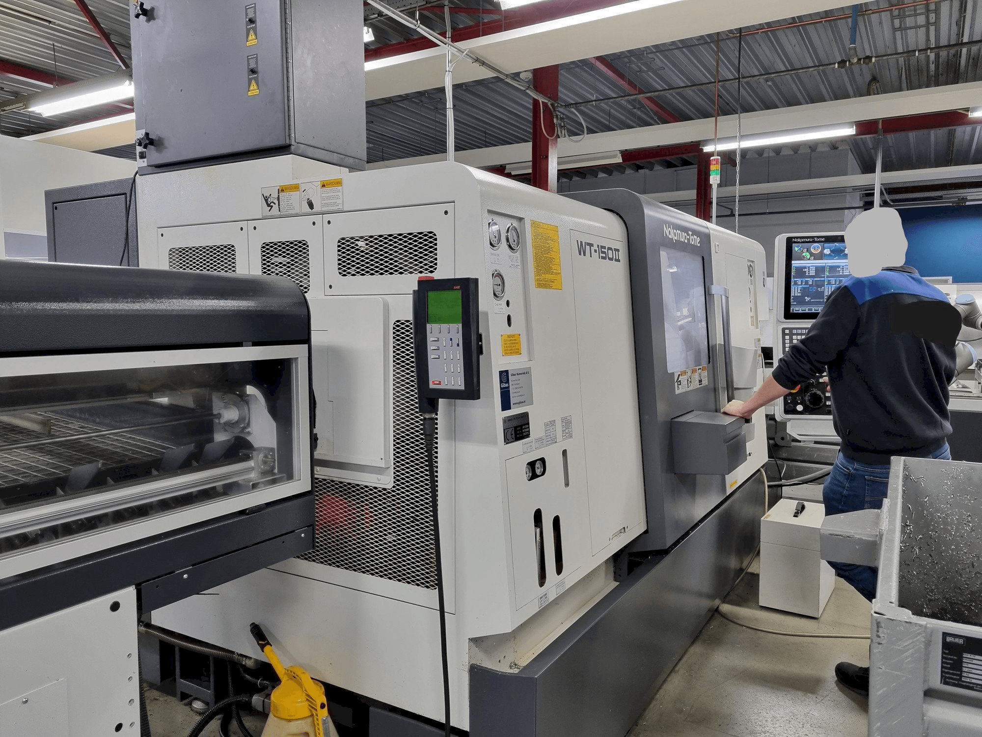 Widok z przodu maszyny NAKAMURA-TOME WT-150II