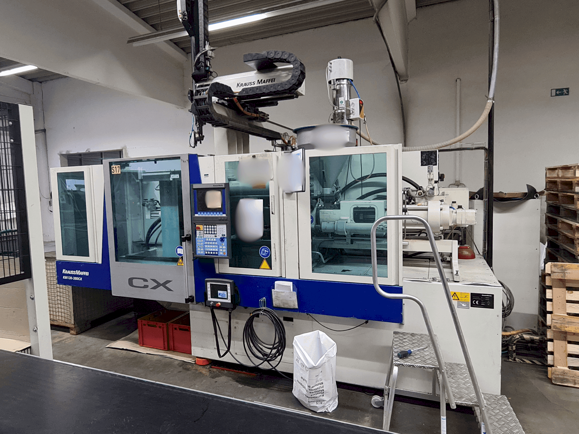 Widok z przodu maszyny Krauss Maffei 130-380 CX