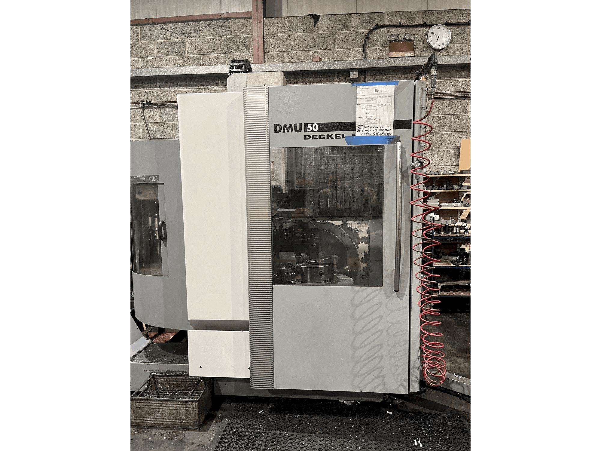 Widok z przodu maszyny DECKEL MAHO DMU 50