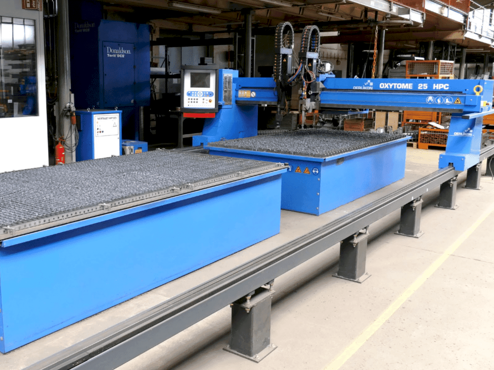 Widok z przodu maszyny Oerlikon Oxytome 25 HPC