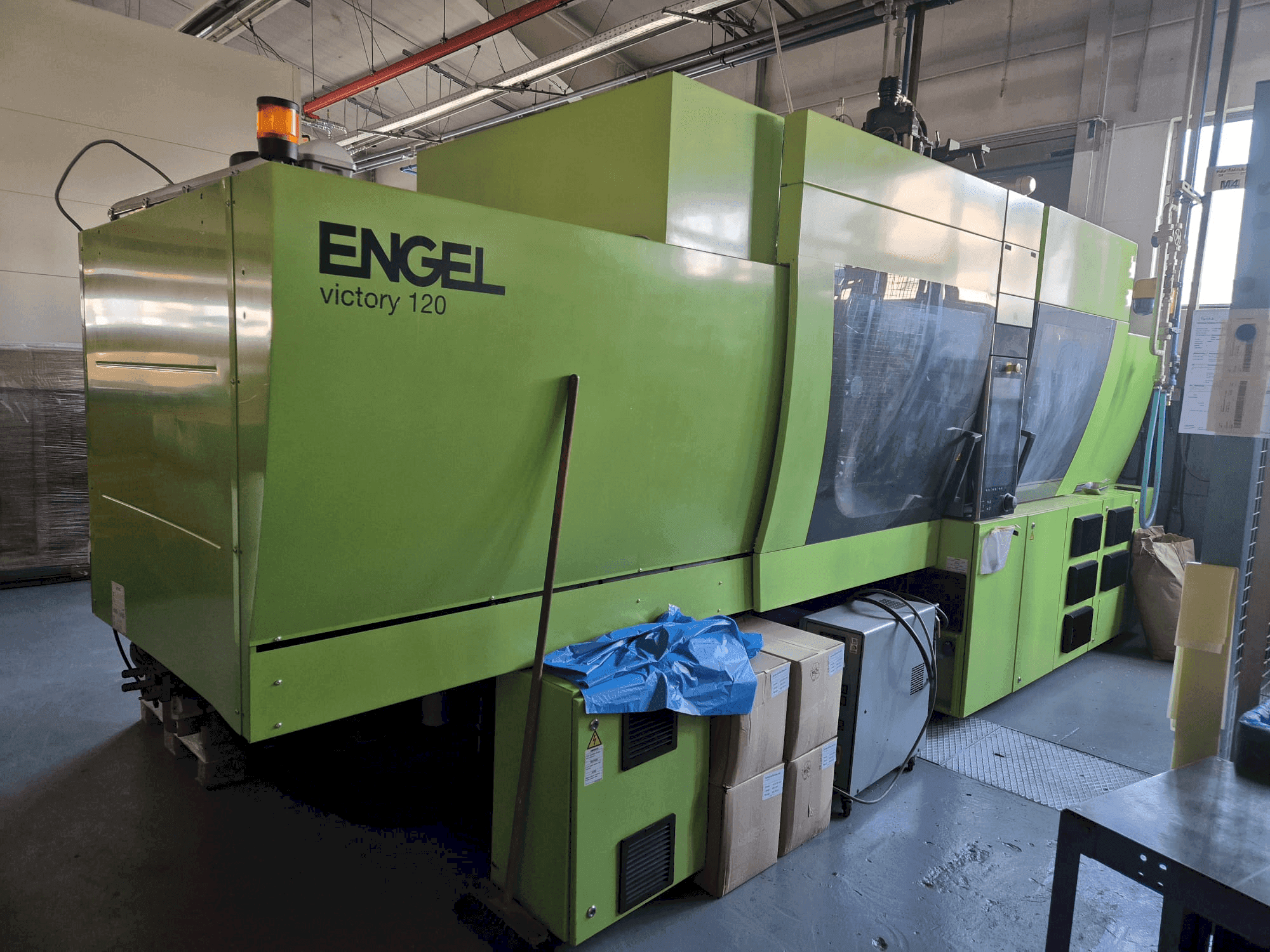Widok z przodu maszyny Engel Victory 330H/200V/120 Combi