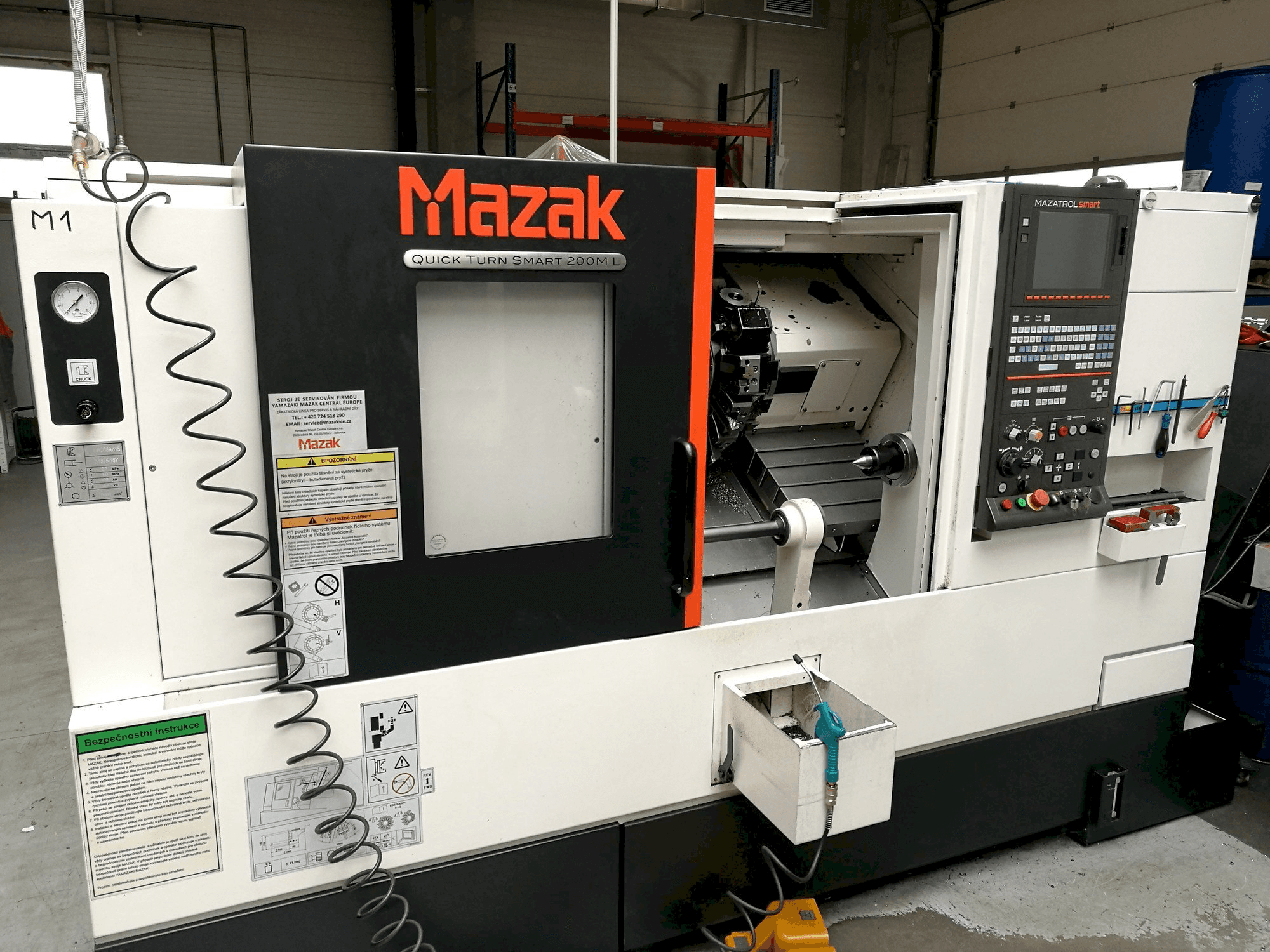 Widok z przodu maszyny Mazak Quick Turn Smart 200 ML