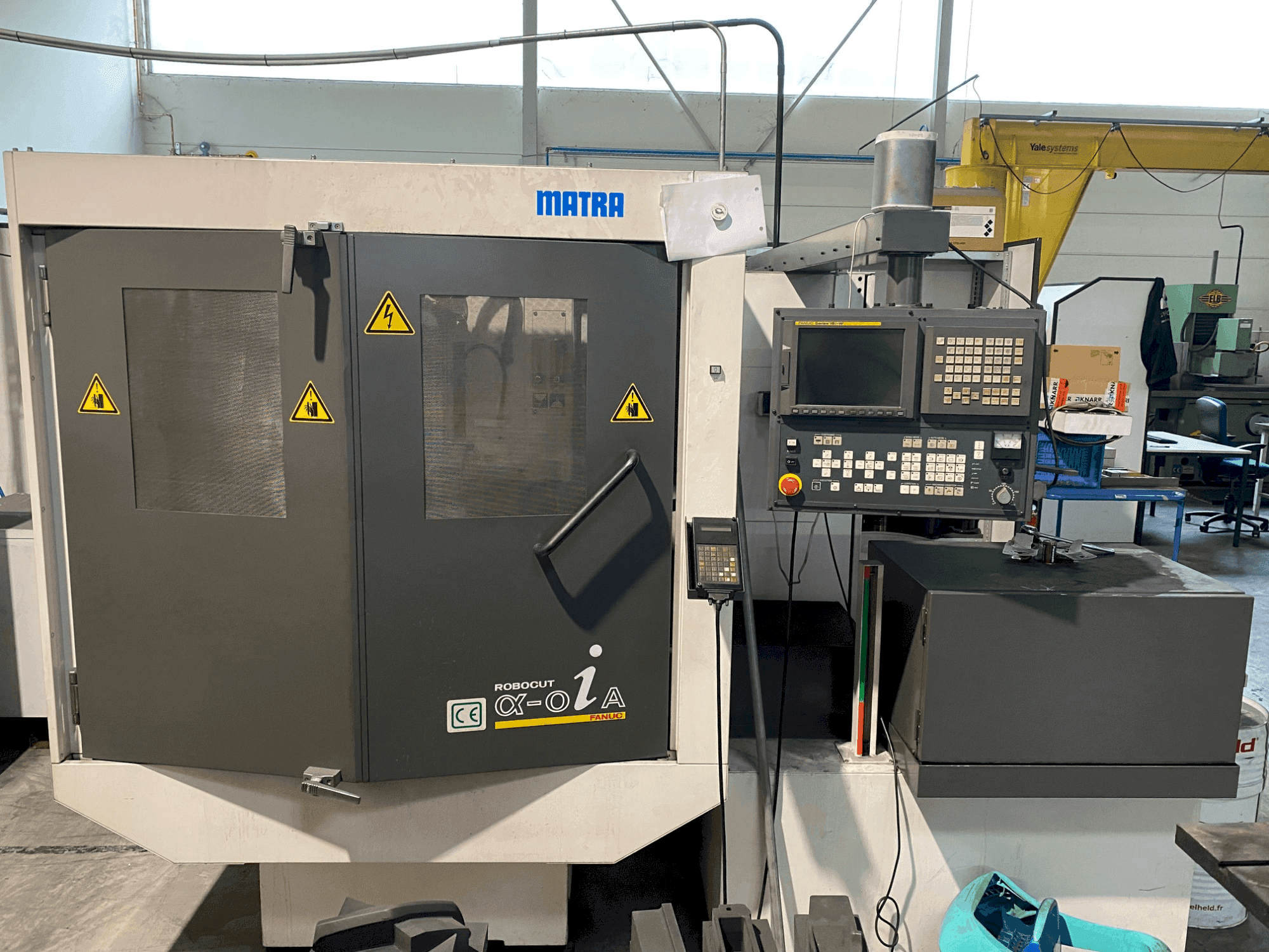 Widok z przodu maszyny FANUC ROBOCUT α-0iA