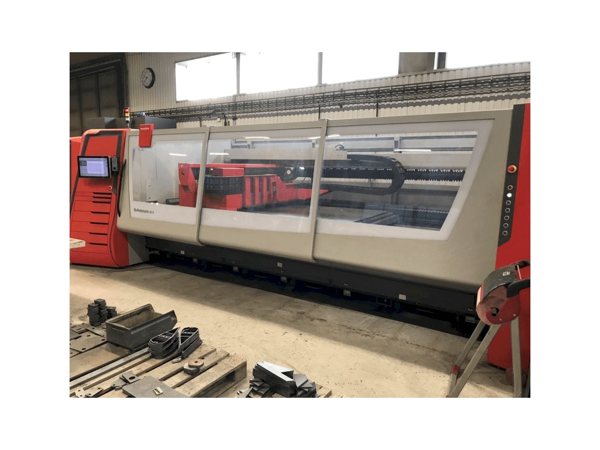 Widok prawej strony maszyny Bystronic ByAutonom 3015