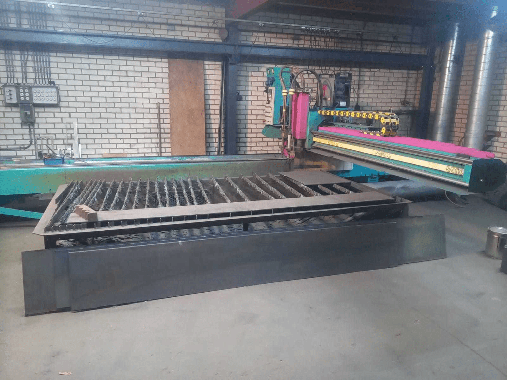 Widok z przodu maszyny SATO SATRONIK C2500