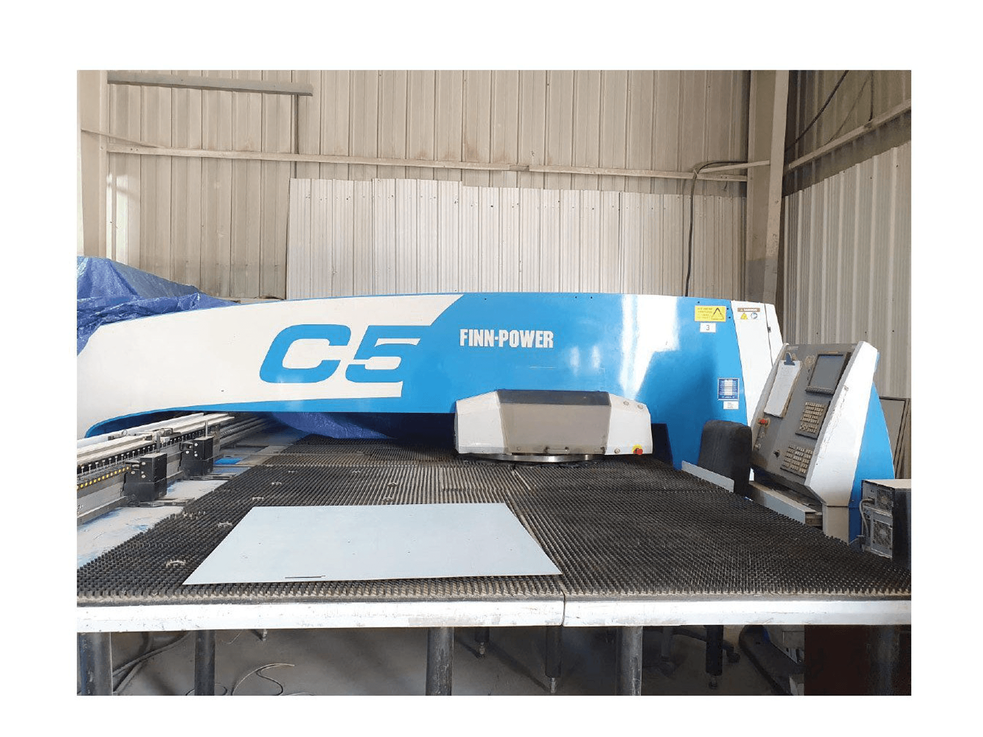 Widok z przodu maszyny Finn-Power C5
