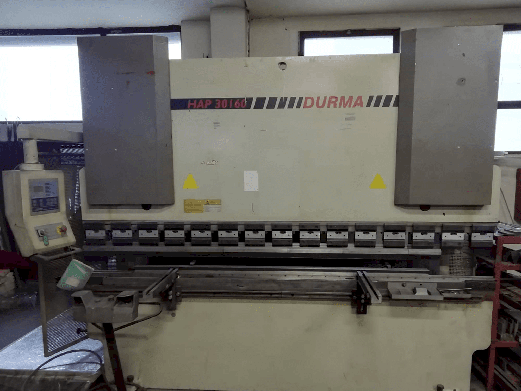 Widok z przodu maszyny Durma HAP 30160
