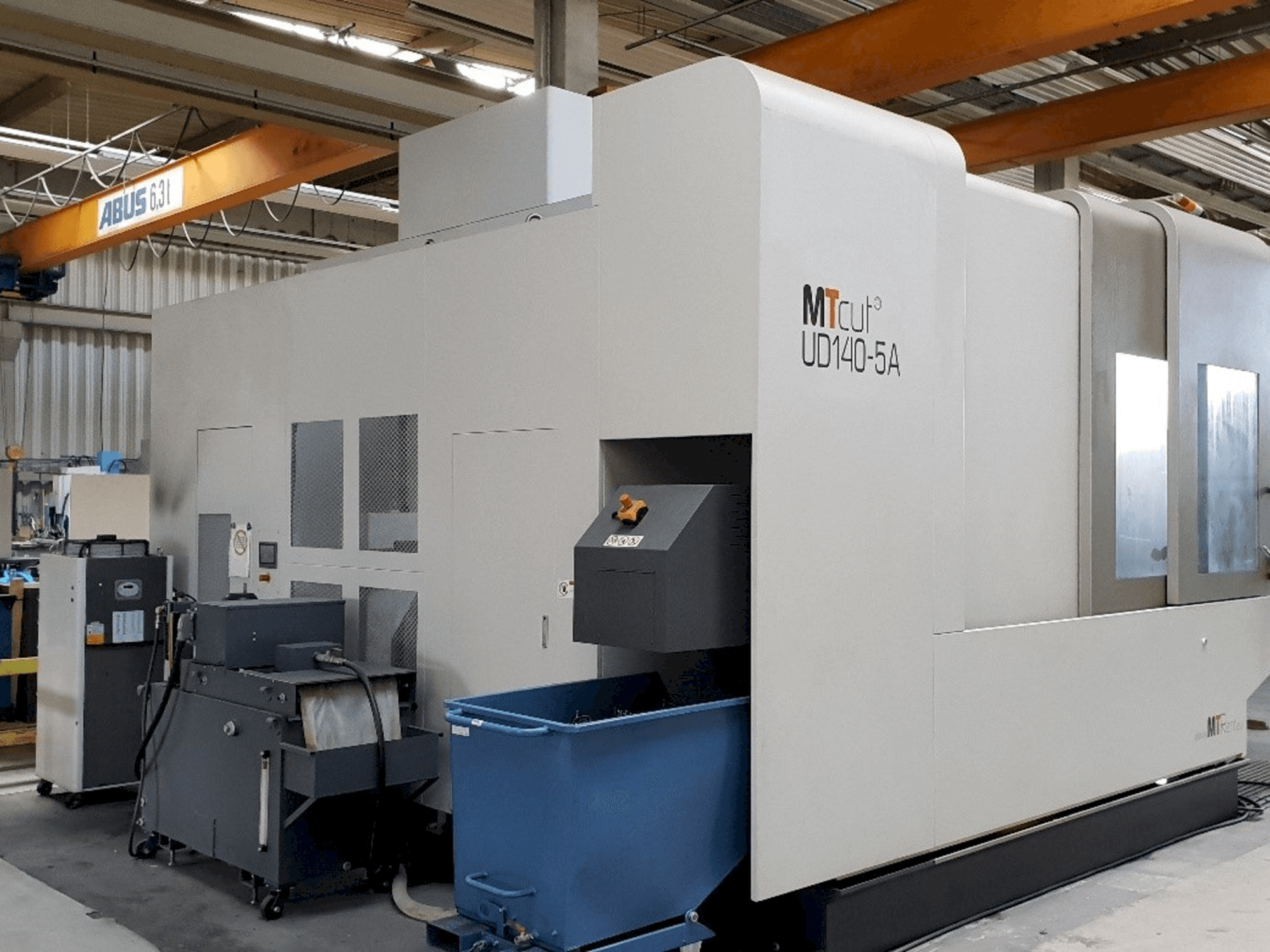 Widok z przodu maszyny MTcut UD140H-5A