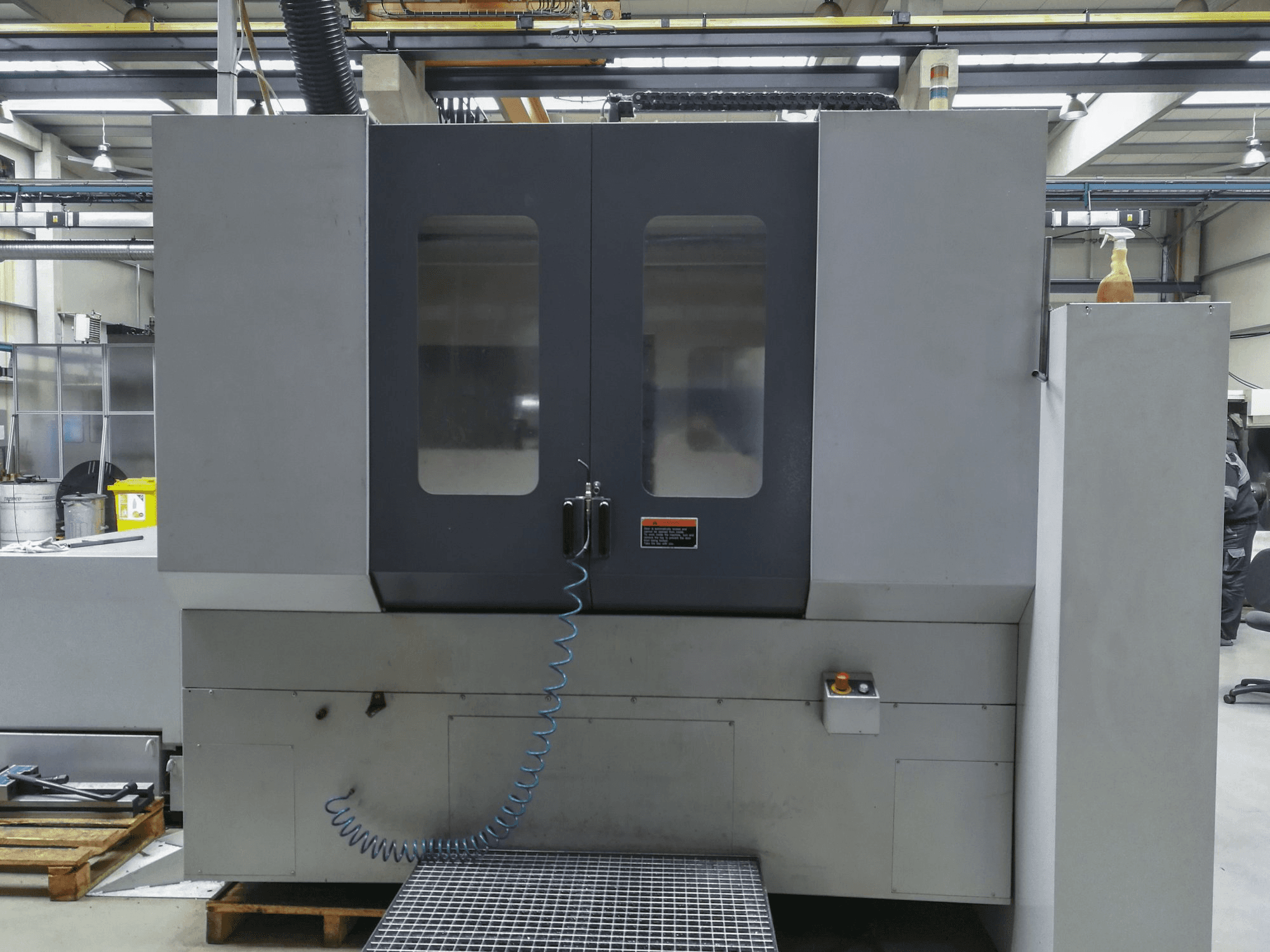 Widok z przodu maszyny MORI SEIKI MH-633