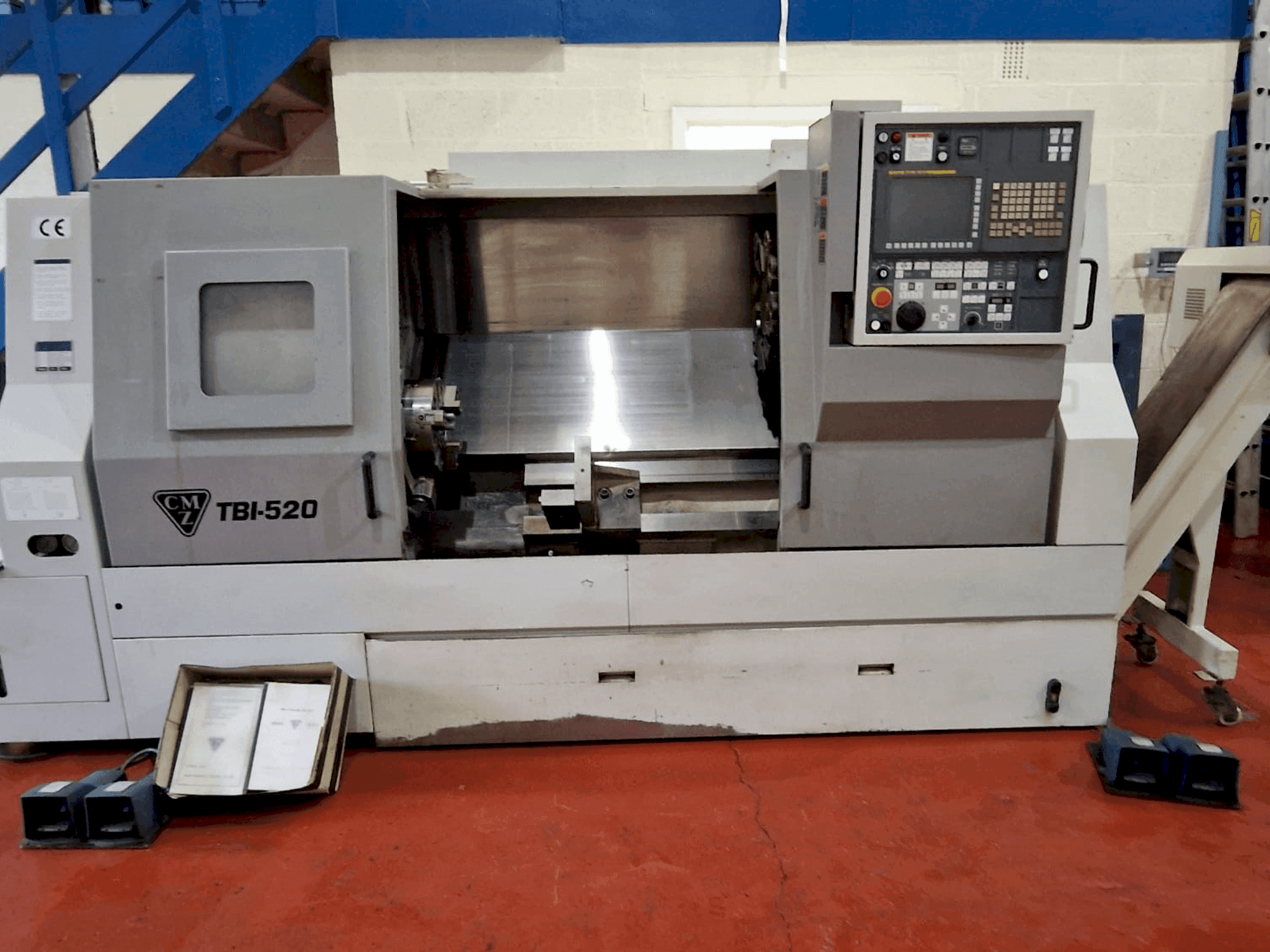 Widok z przodu maszyny CMZ TBI 520 CNC