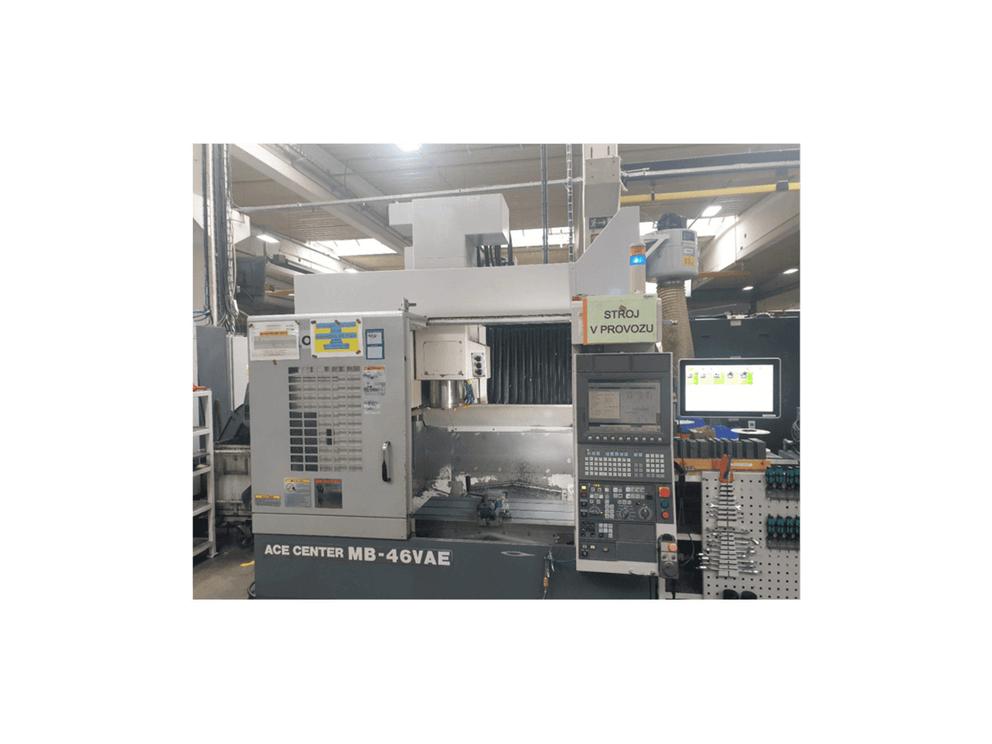 Widok z przodu maszyny Okuma MB-46VAE