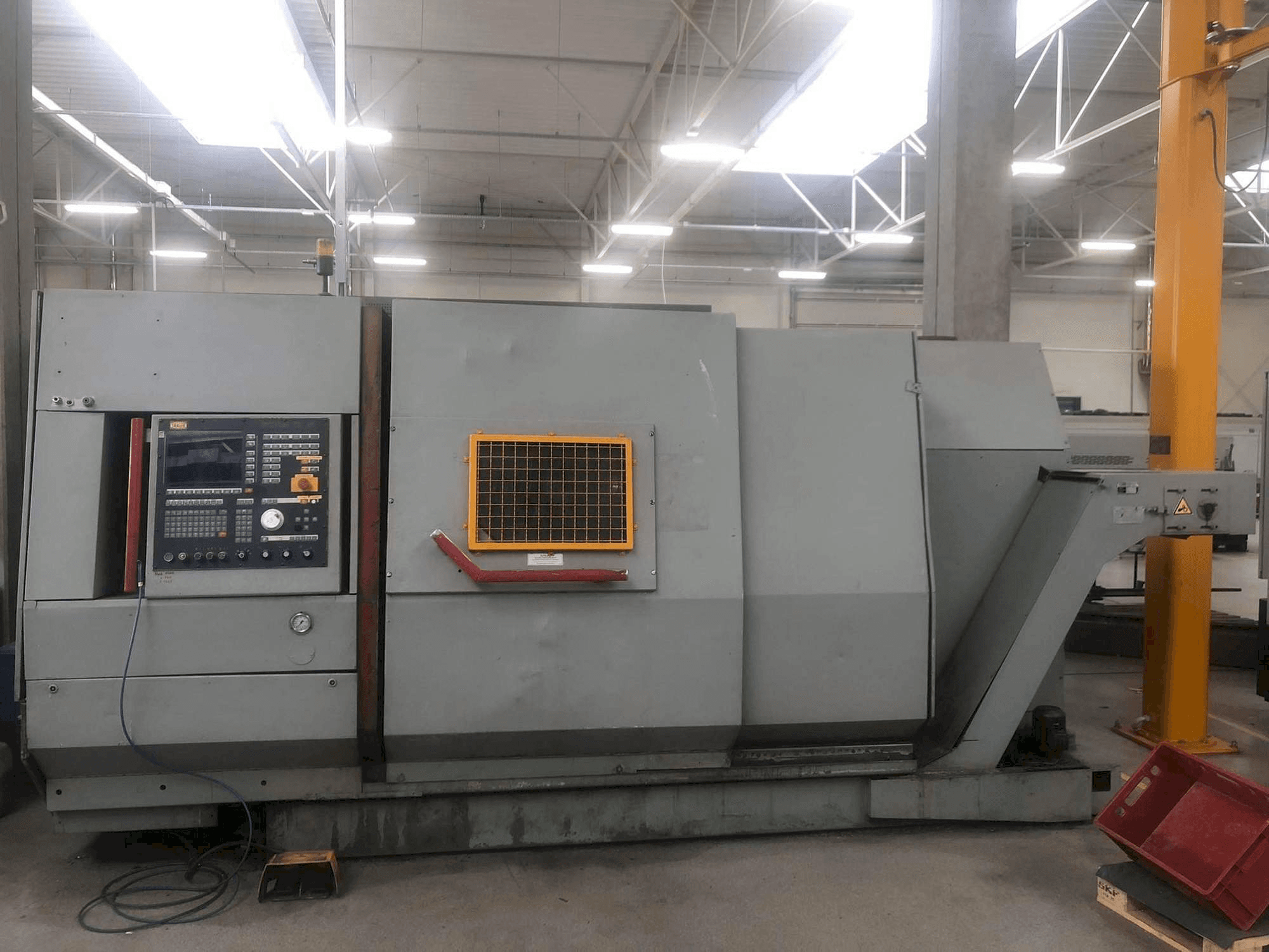 Widok z przodu maszyny TRAUB TNA600