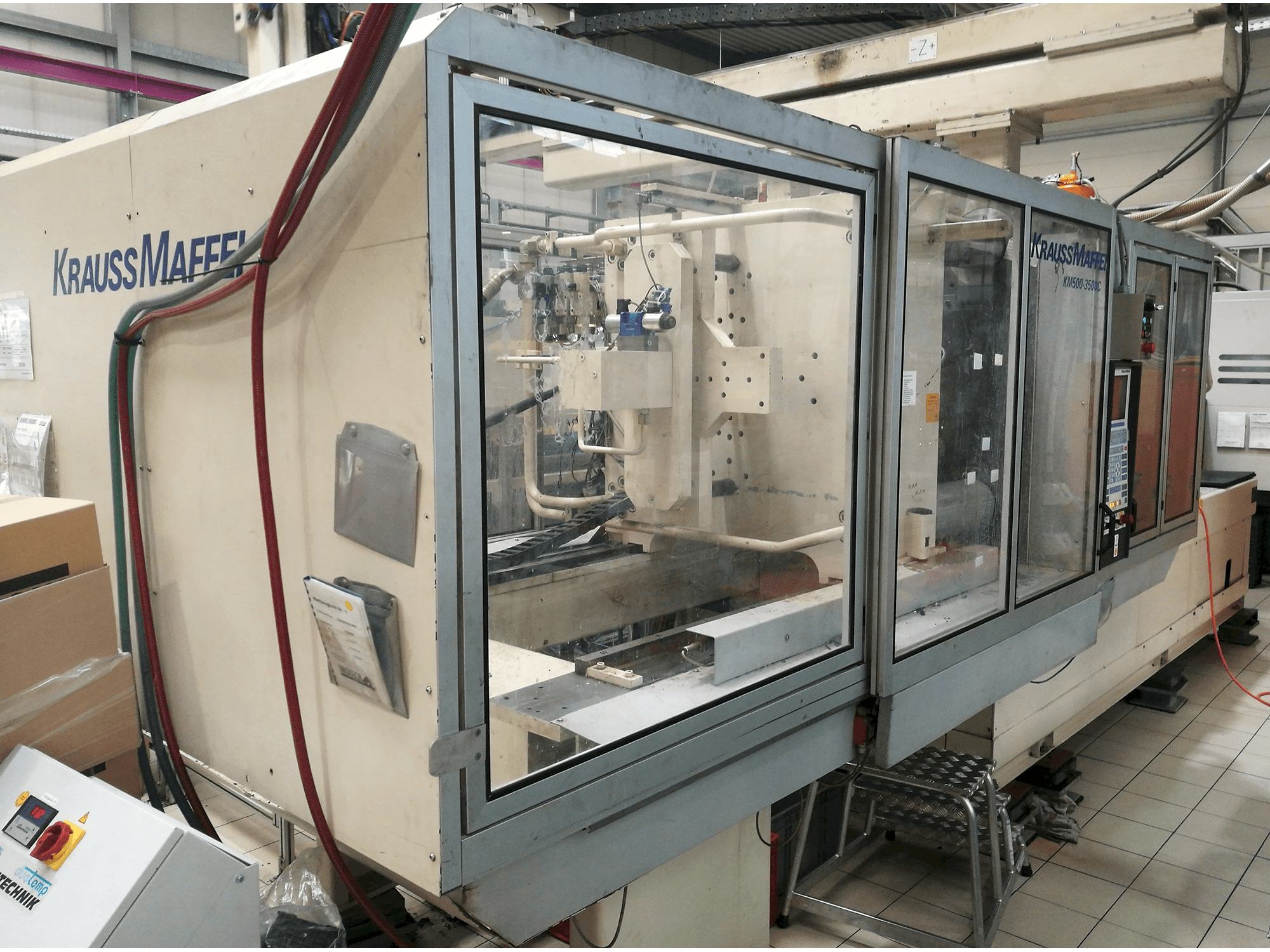 Widok z lewej maszyny Krauss Maffei KM 500-3500 C1
