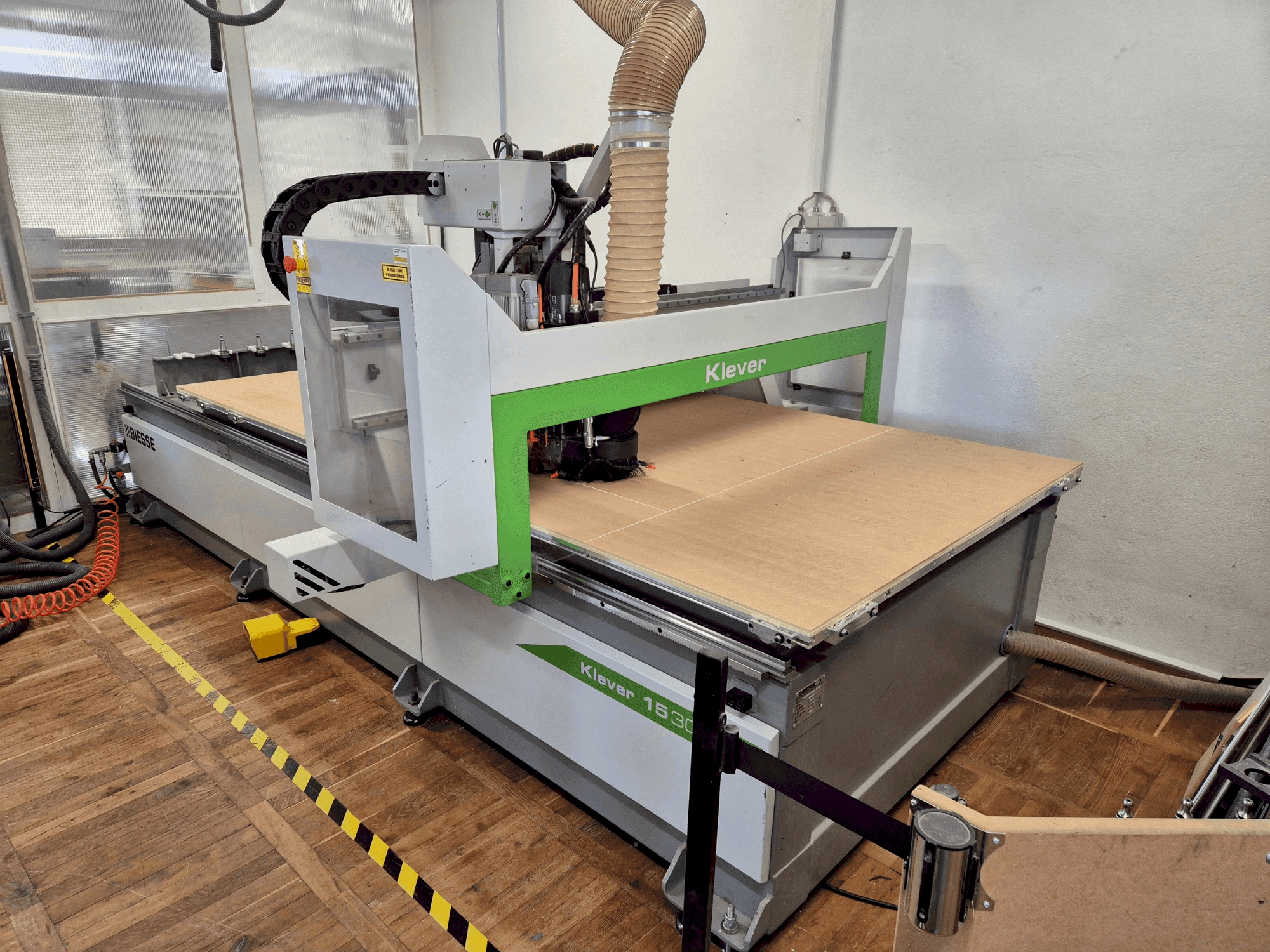 Widok z przodu maszyny BIESSE Klever 1530 G FT