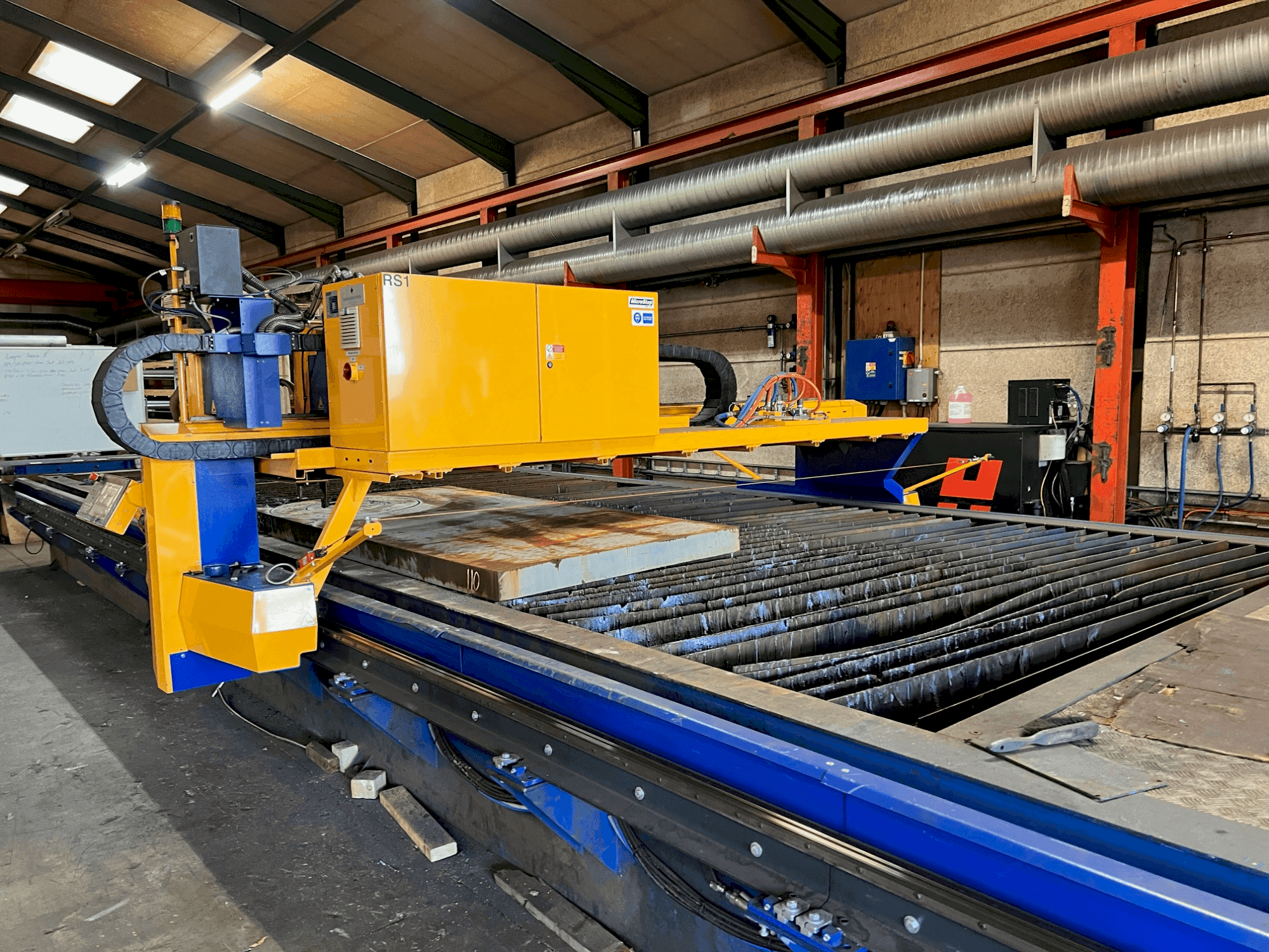 Widok z przodu maszyny MicroStep MasterCut X 9001.30PG