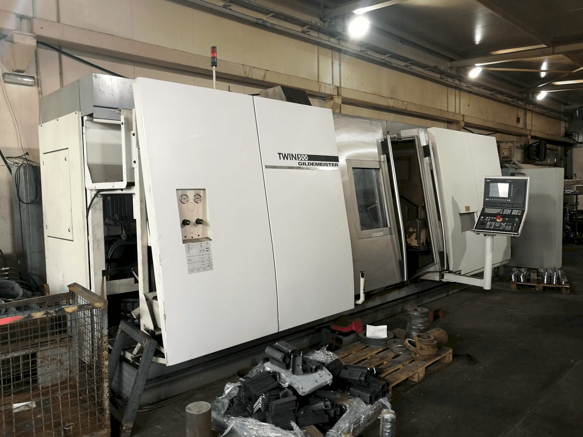 Widok z przodu maszyny Gildemeister TWIN 500