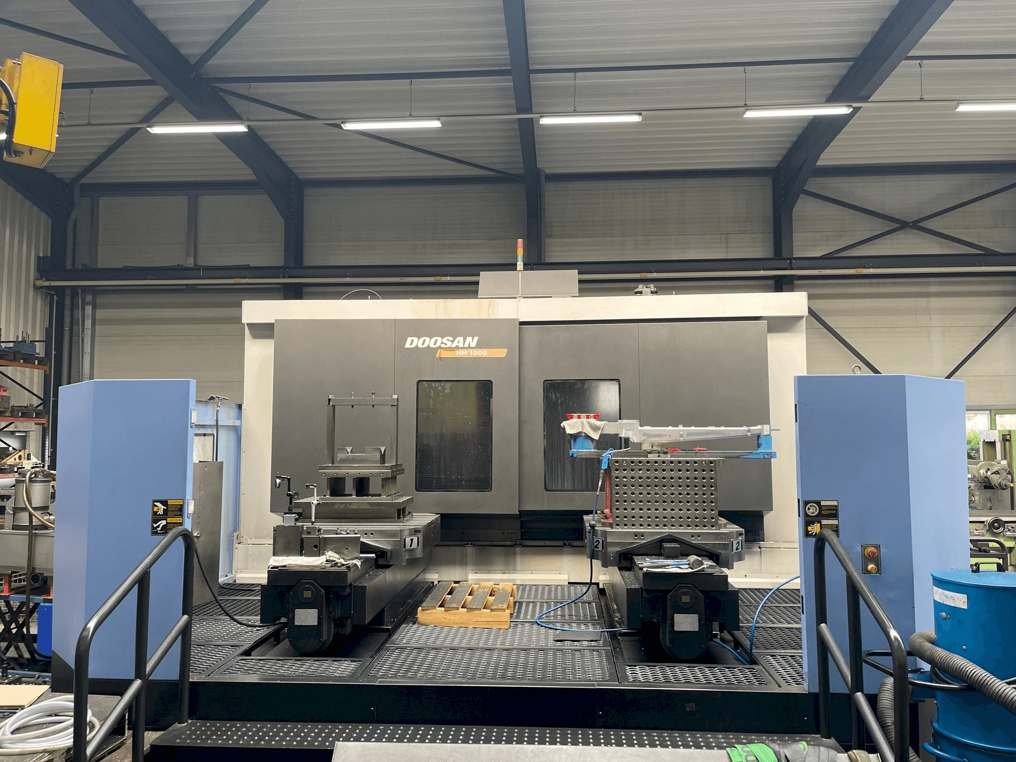 Widok z przodu maszyny Doosan HM 1000