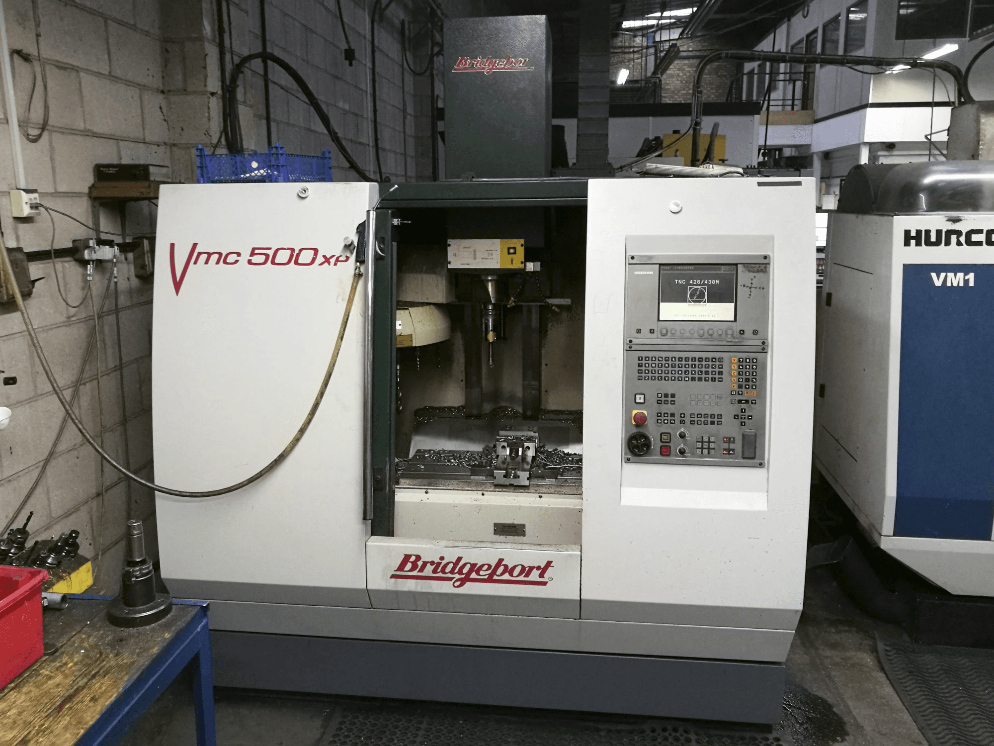 Widok z prawej maszyny Bridgeport VMC 500 XP