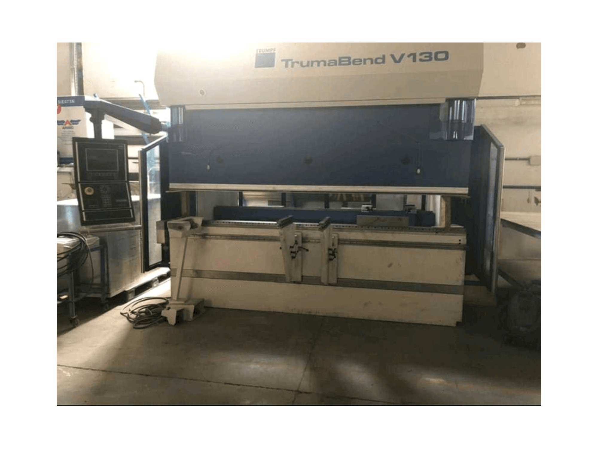 Widok z przodu maszyny Trumpf TrumaBend V130