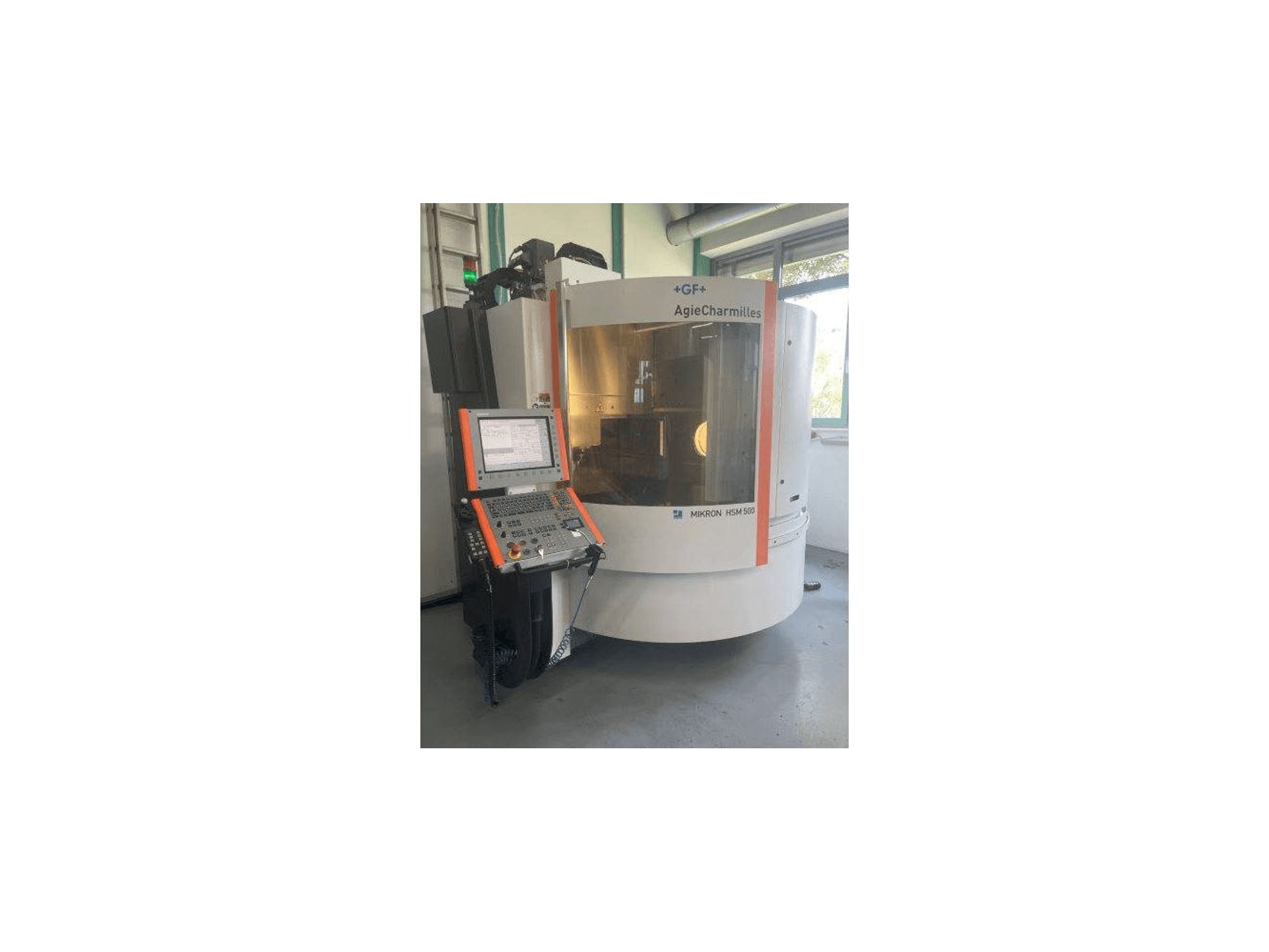 Widok z przodu maszyny MIKRON HSM 500