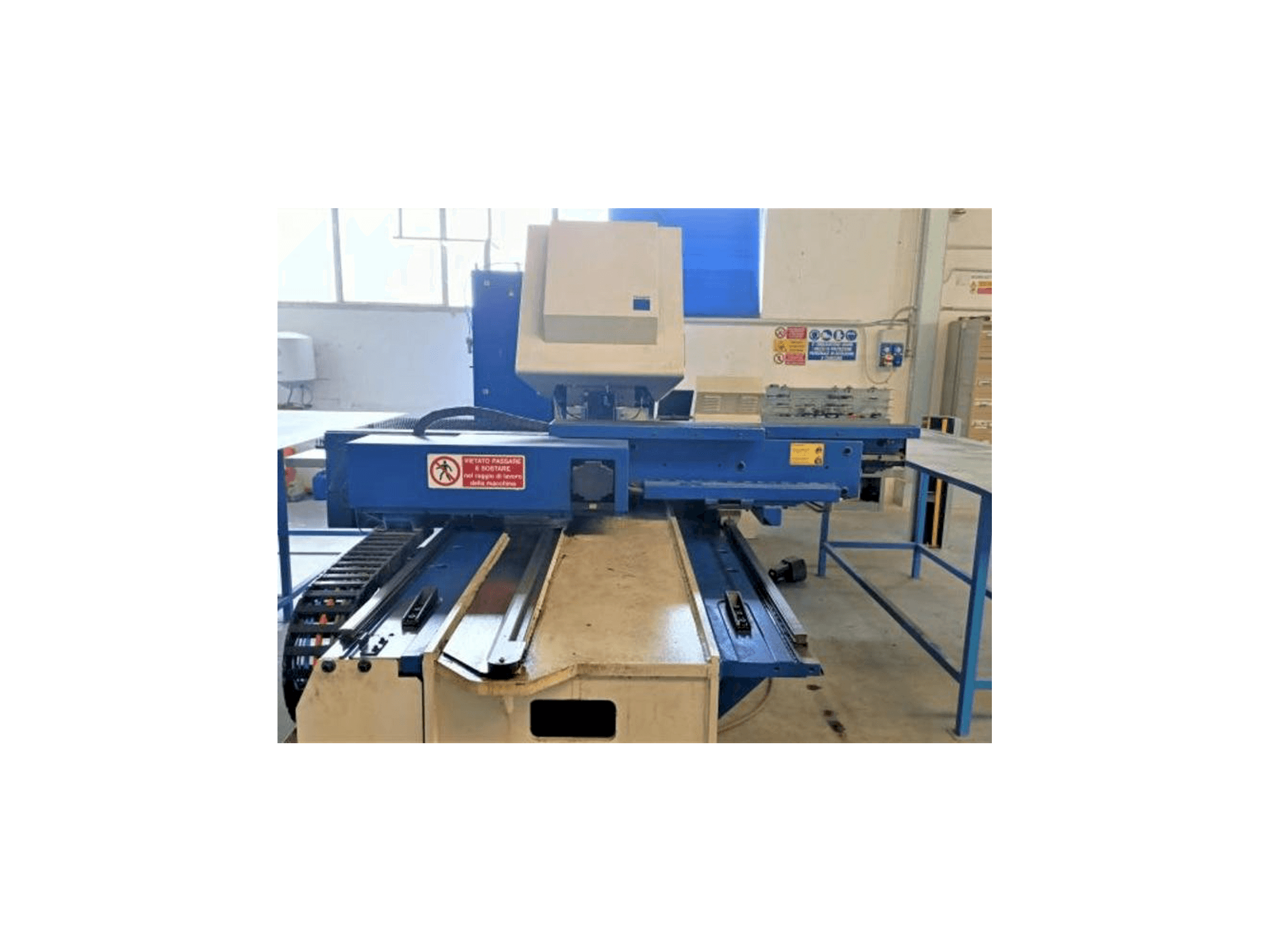 Widok z przodu maszyny Trumpf rumatic 2000R