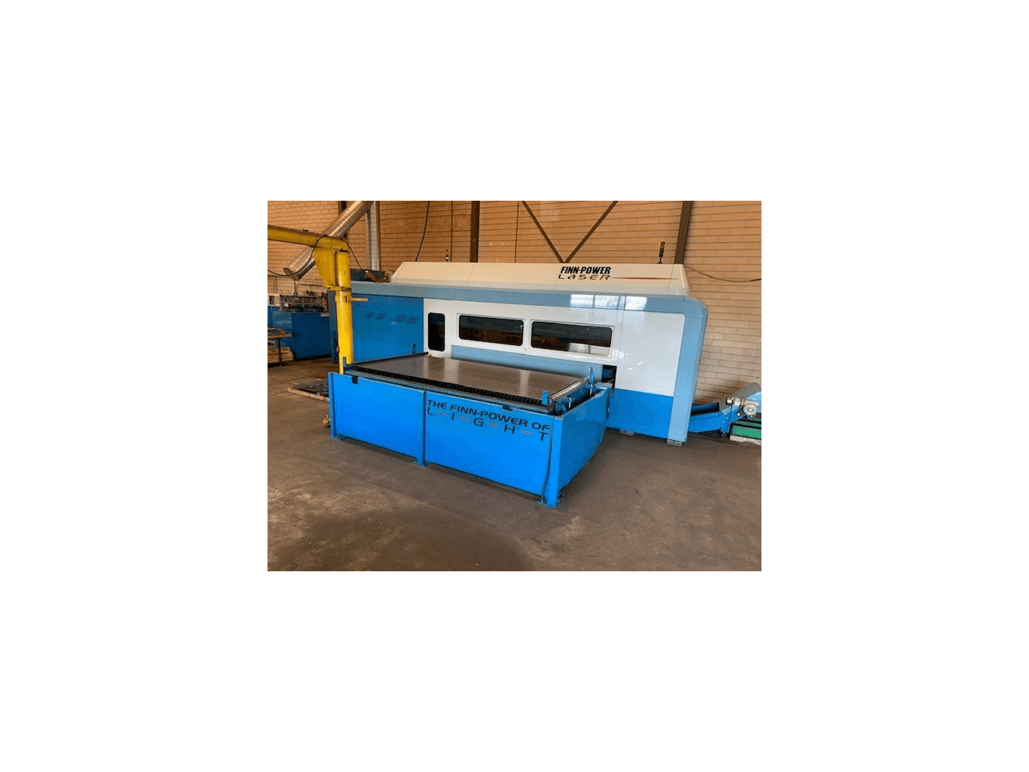 Widok z przodu maszyny Finn-Power FPL6-BL