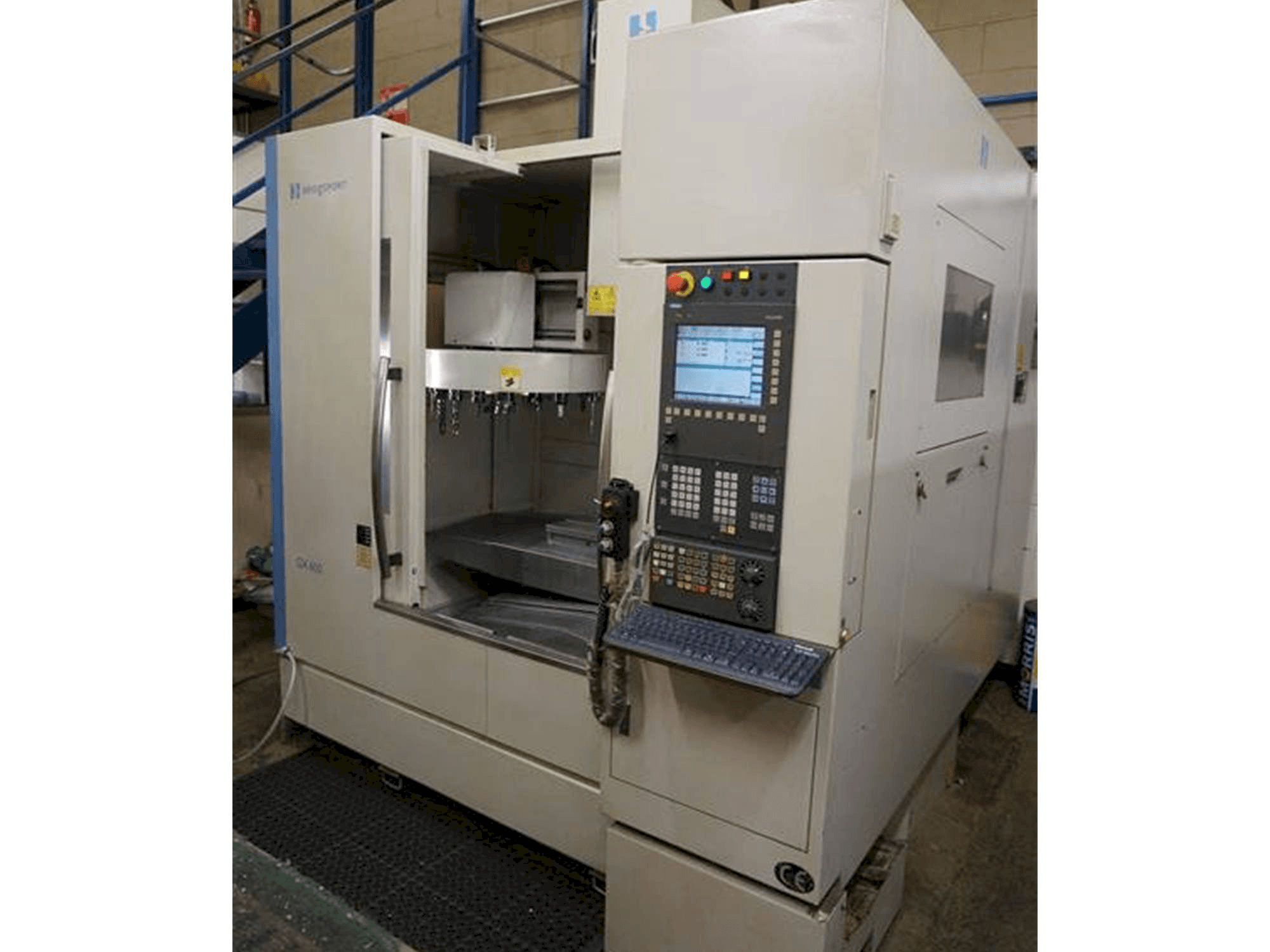 Widok z przodu maszyny Bridgeport GX 600