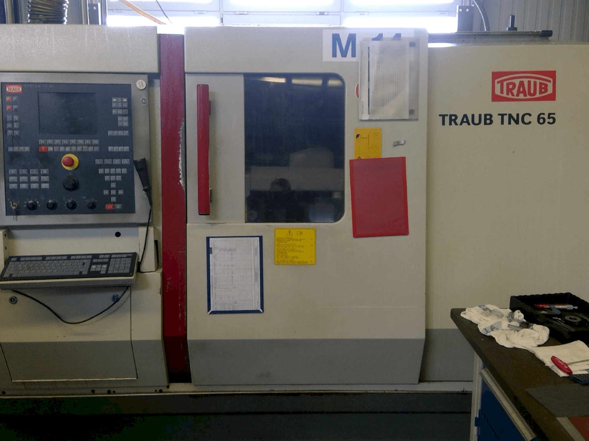 Widok z przodu maszyny TRAUB TNC 42/65
