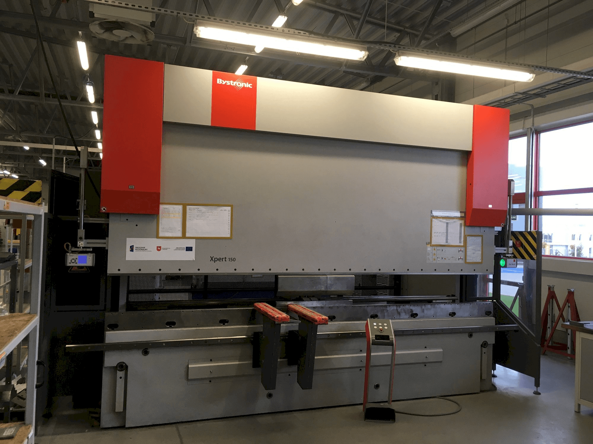 Widok z przodu maszyny Bystronic Xpert 150/4100