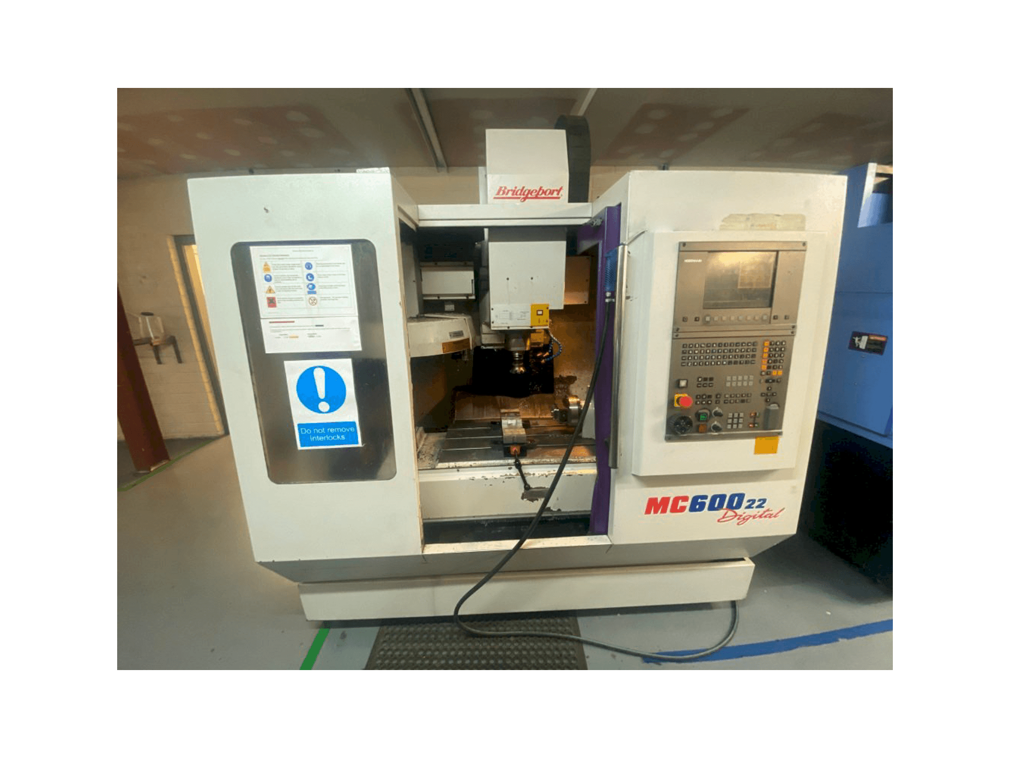 Widok z przodu maszyny Bridgeport VMC 600