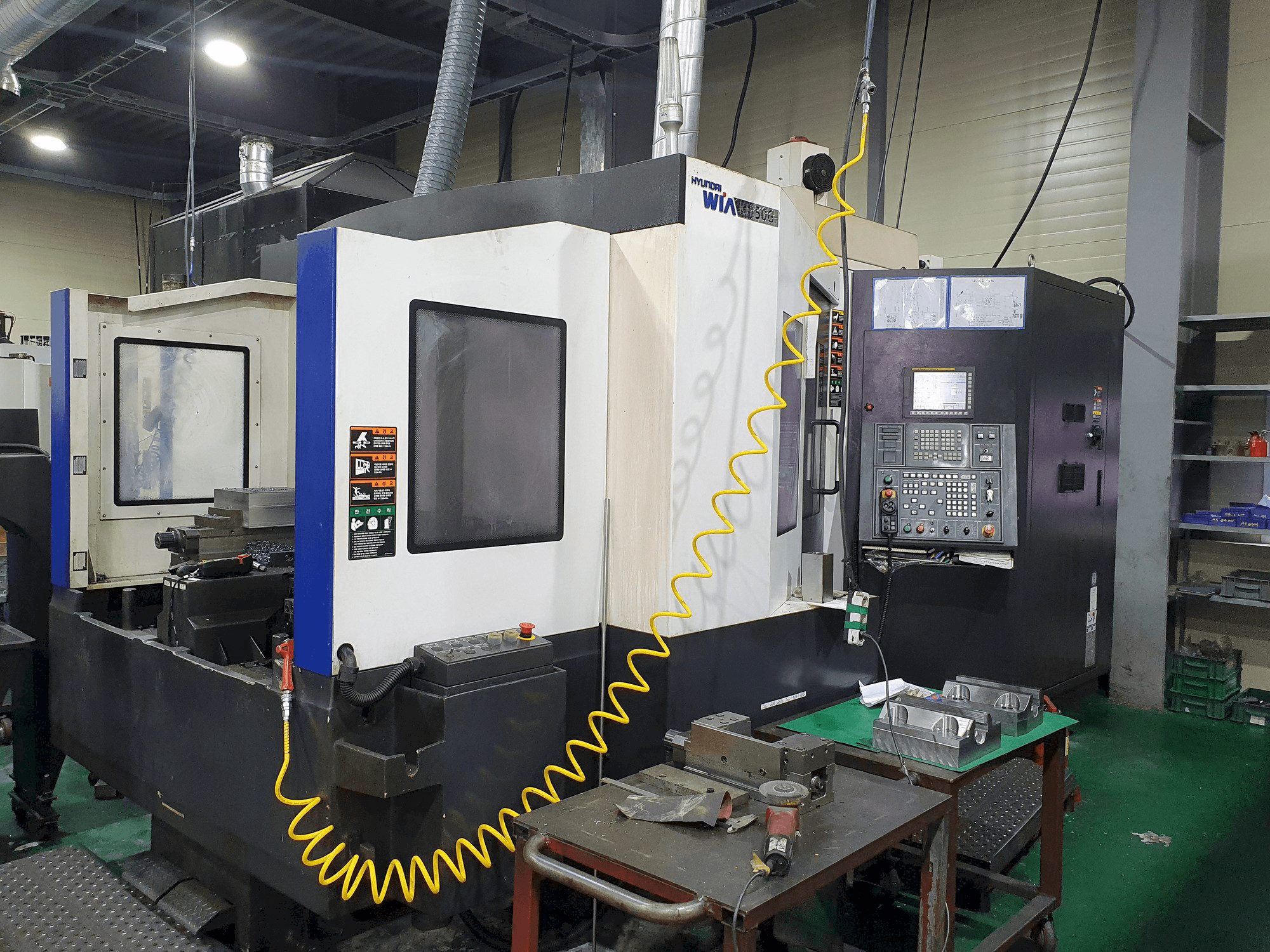 Widok z przodu maszyny Hyundai Wia KH50G