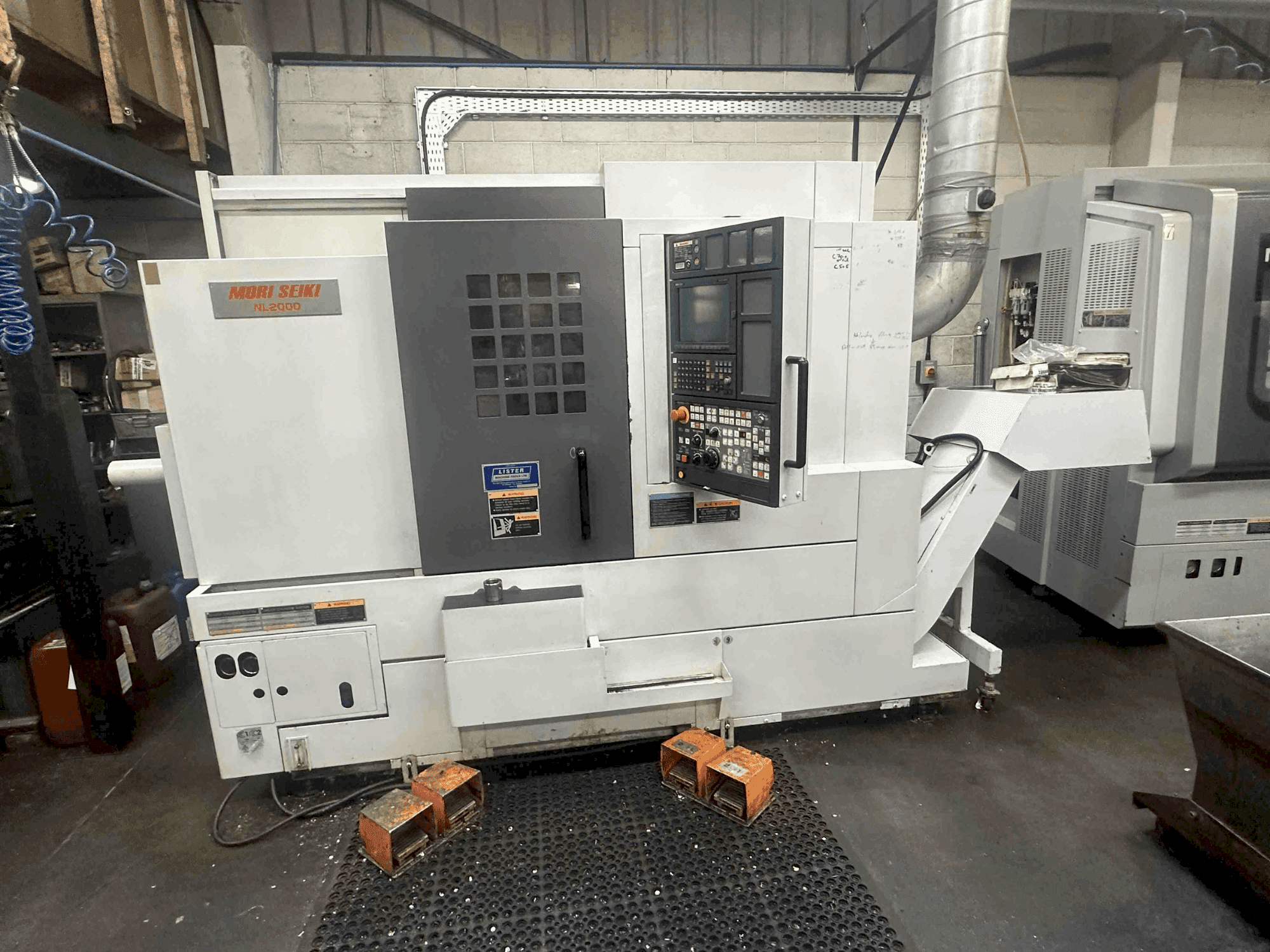 Widok z przodu maszyny MORI SEIKI NL2000SY/500