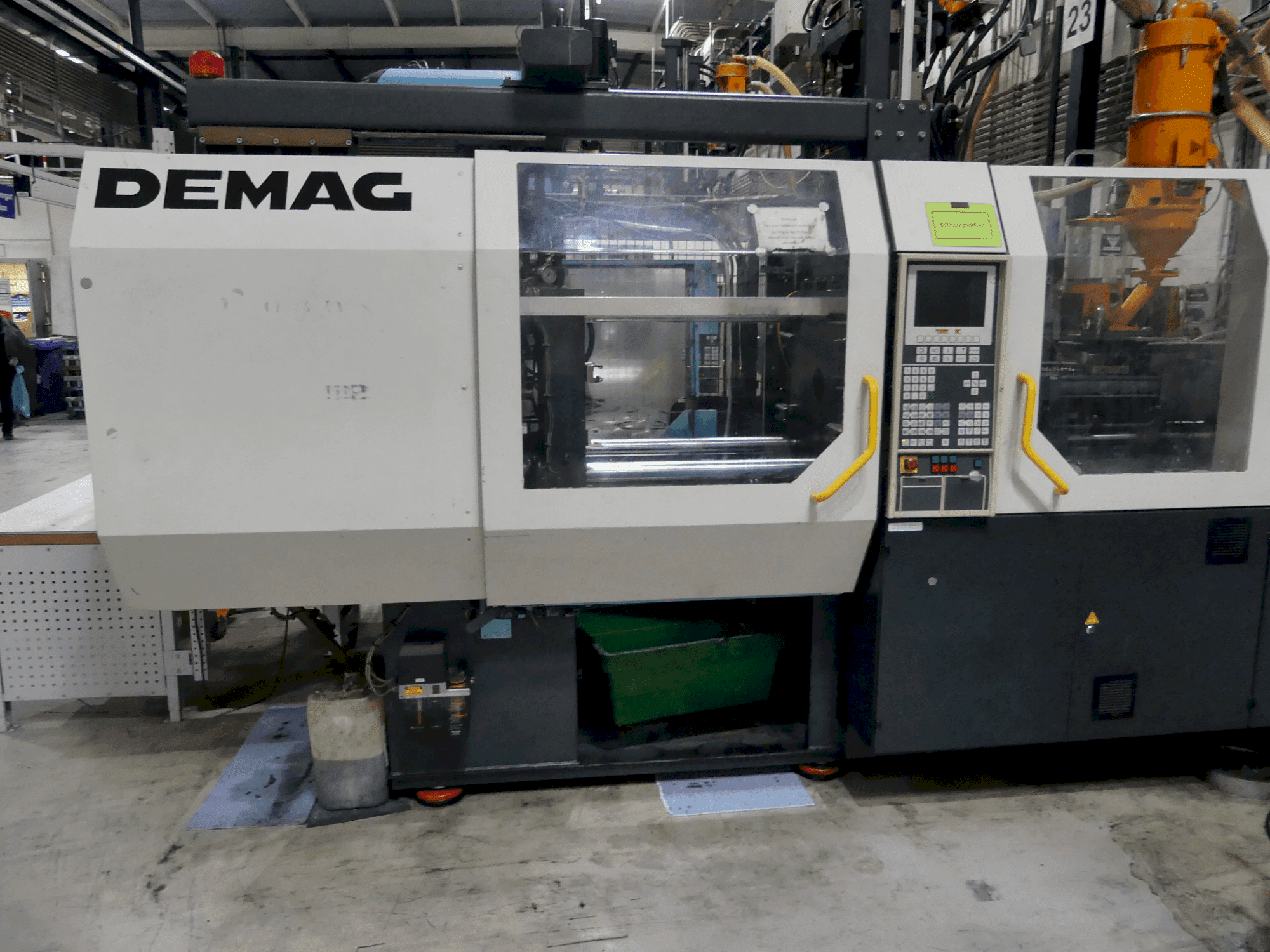 Widok z przodu maszyny DEMAG D125-320h/120v