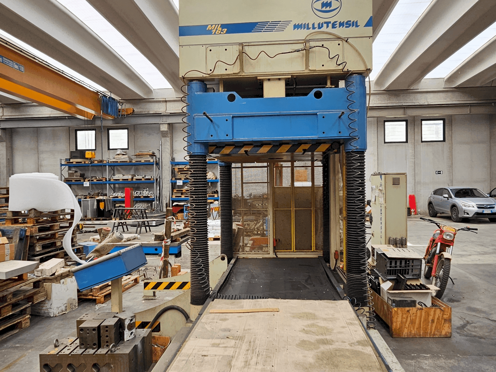 Widok z przodu maszyny MILLUTENSIL MIL163