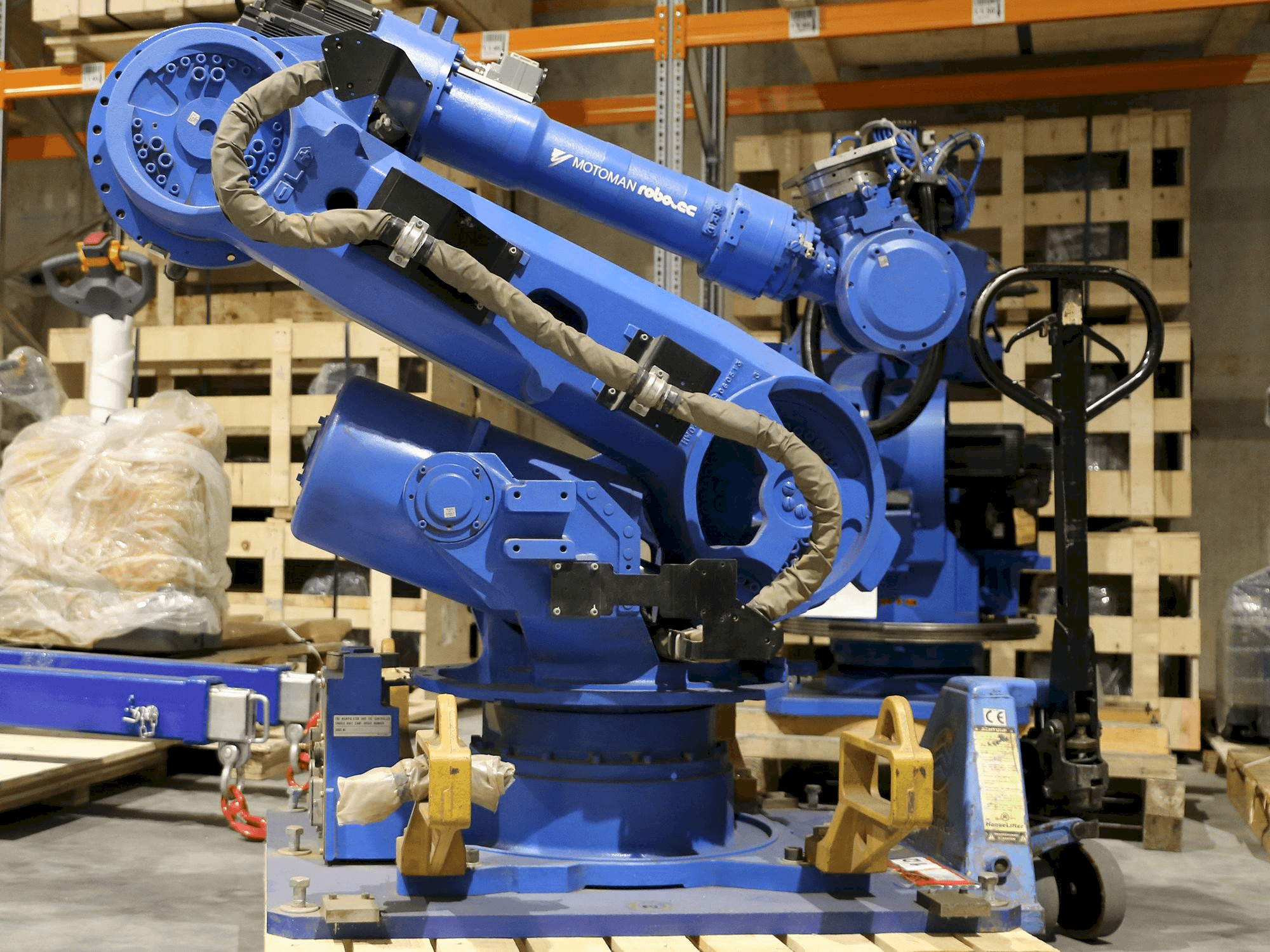 Widok lewej strony maszyny Yaskawa Motoman ES165