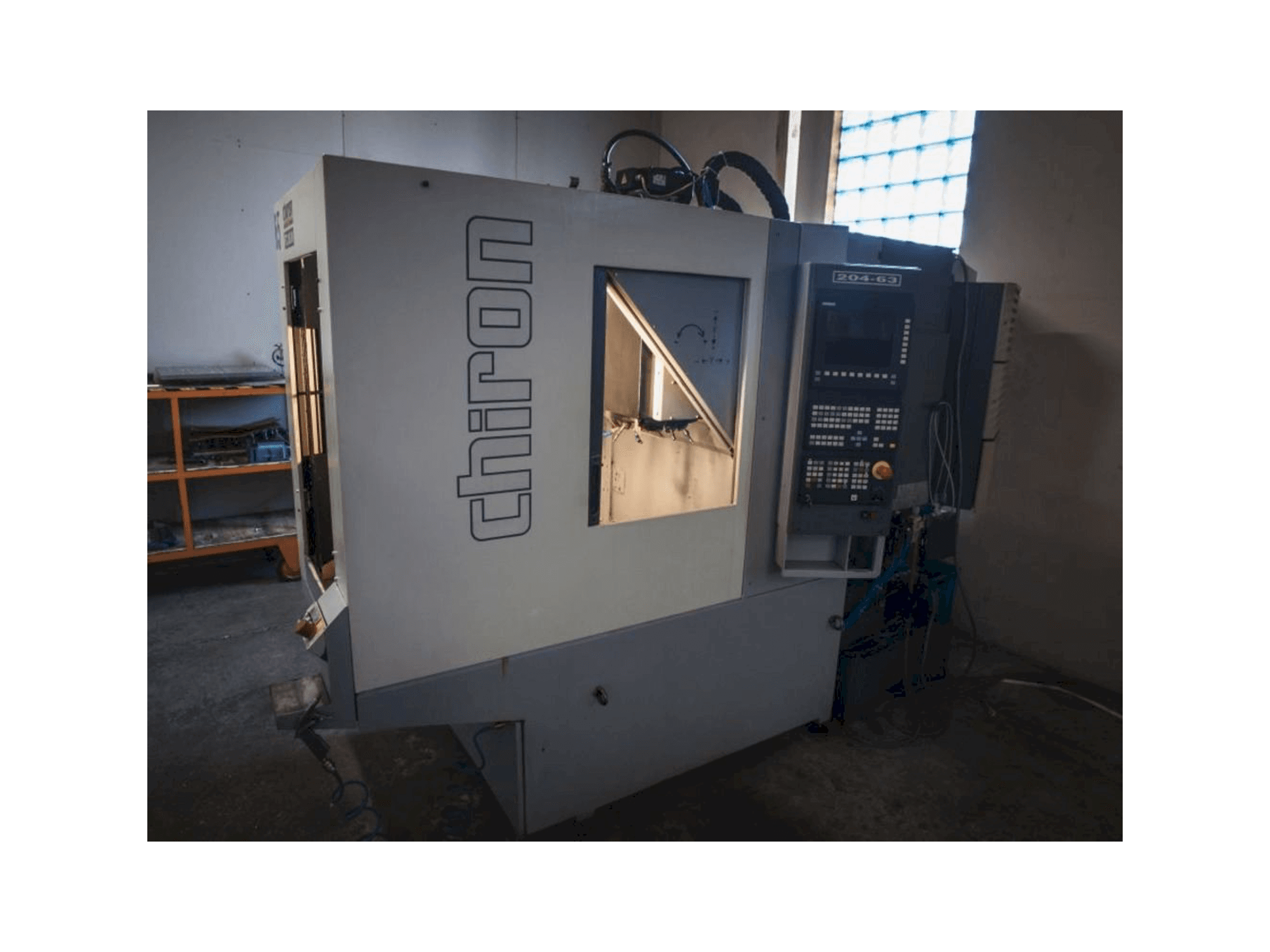 Widok z przodu maszyny CHIRON FZ 08 W