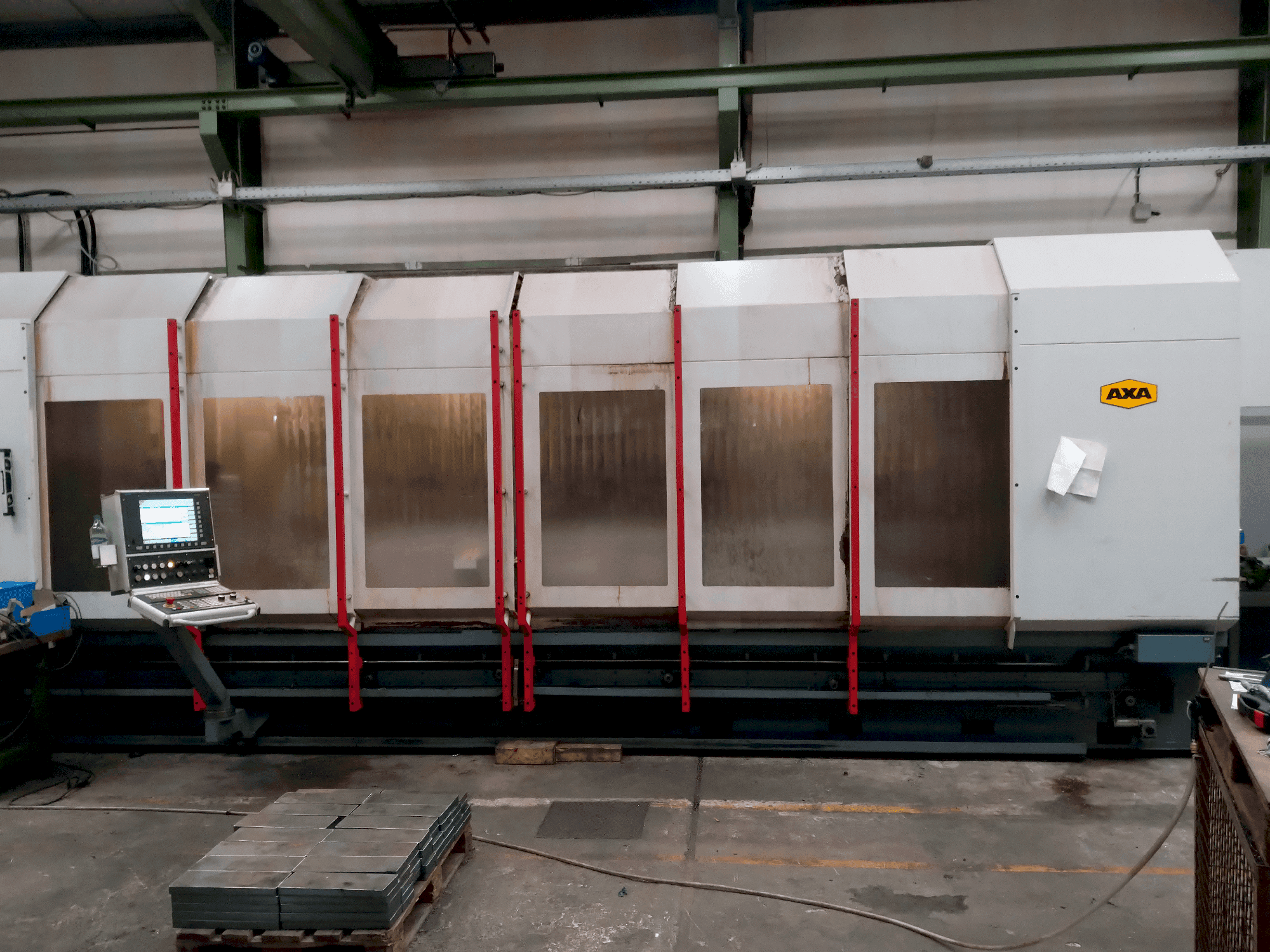 Widok z przodu maszyny AXA VHC-2-5000-XTS-50