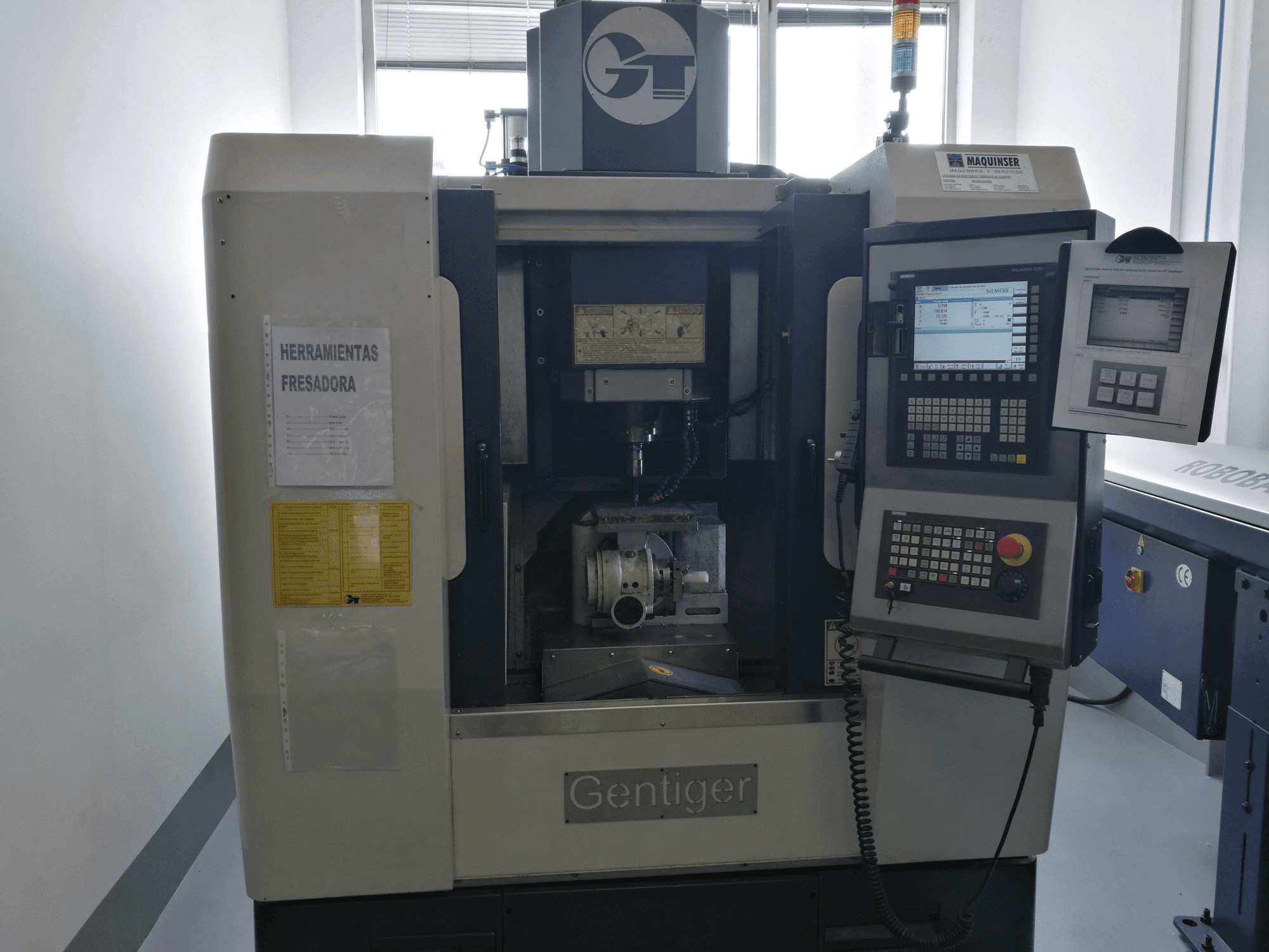 Widok z przodu maszyny GENTIGER GT-45-5AX