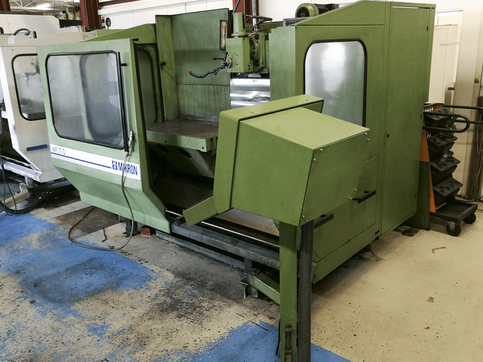 Widok z prawej maszyny Mikron WF-71 D