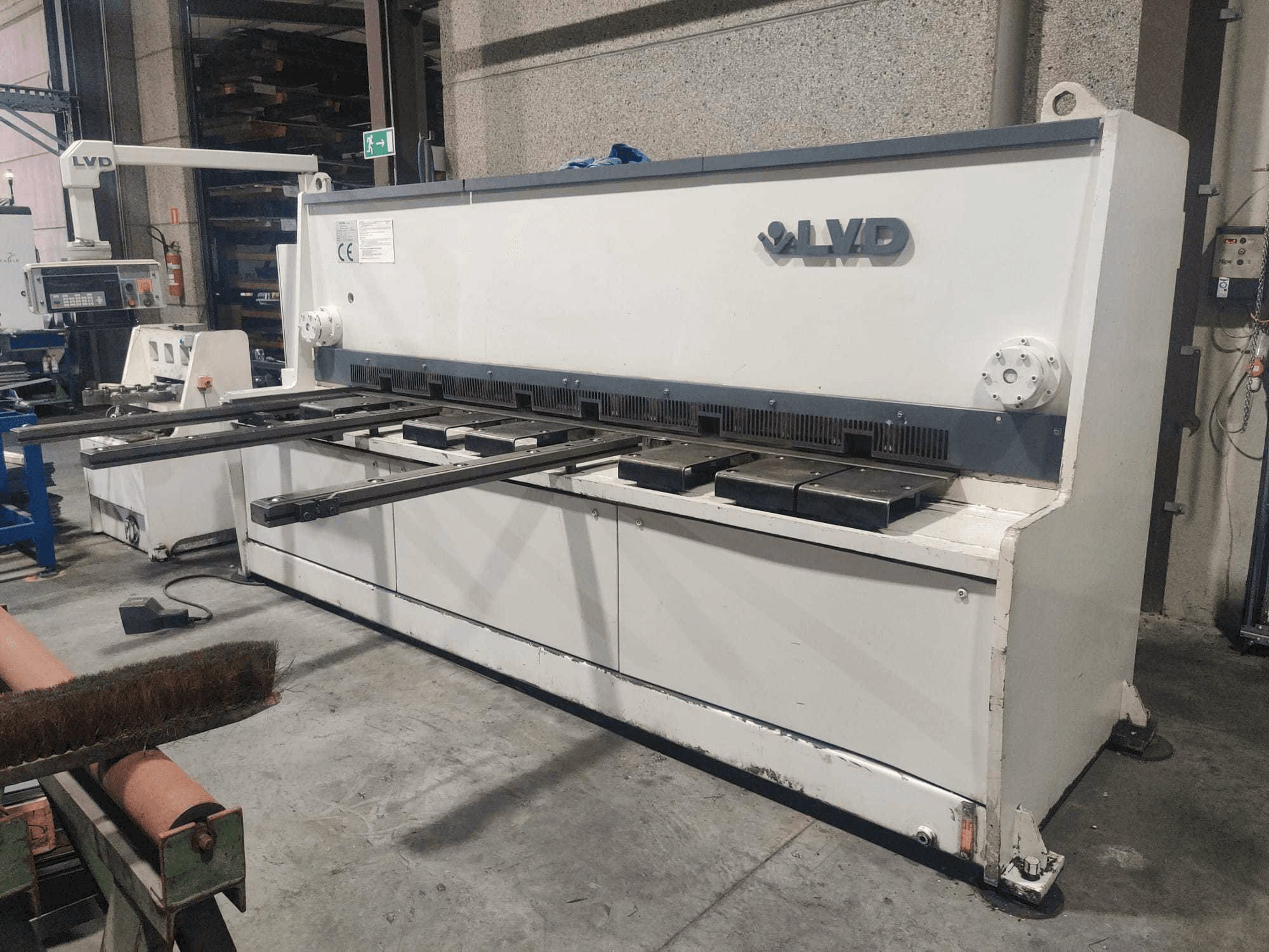 Widok z przodu maszyny LVD HST-E 31/10