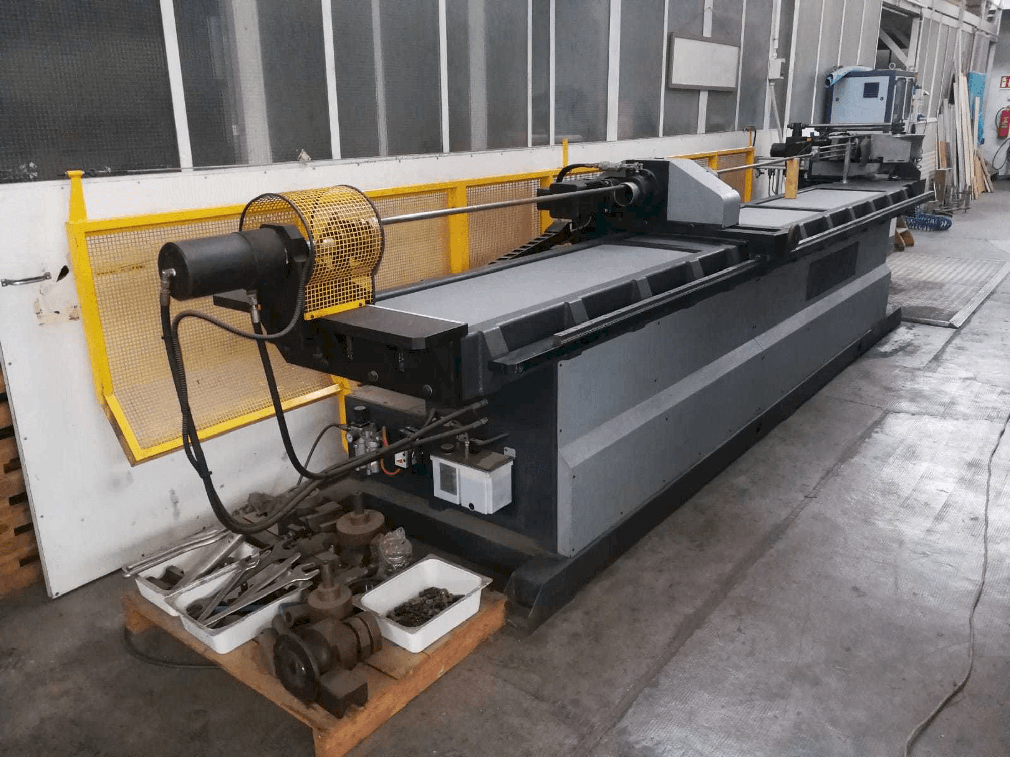 Widok z przodu maszyny MACRI EURO 80 CN3PC