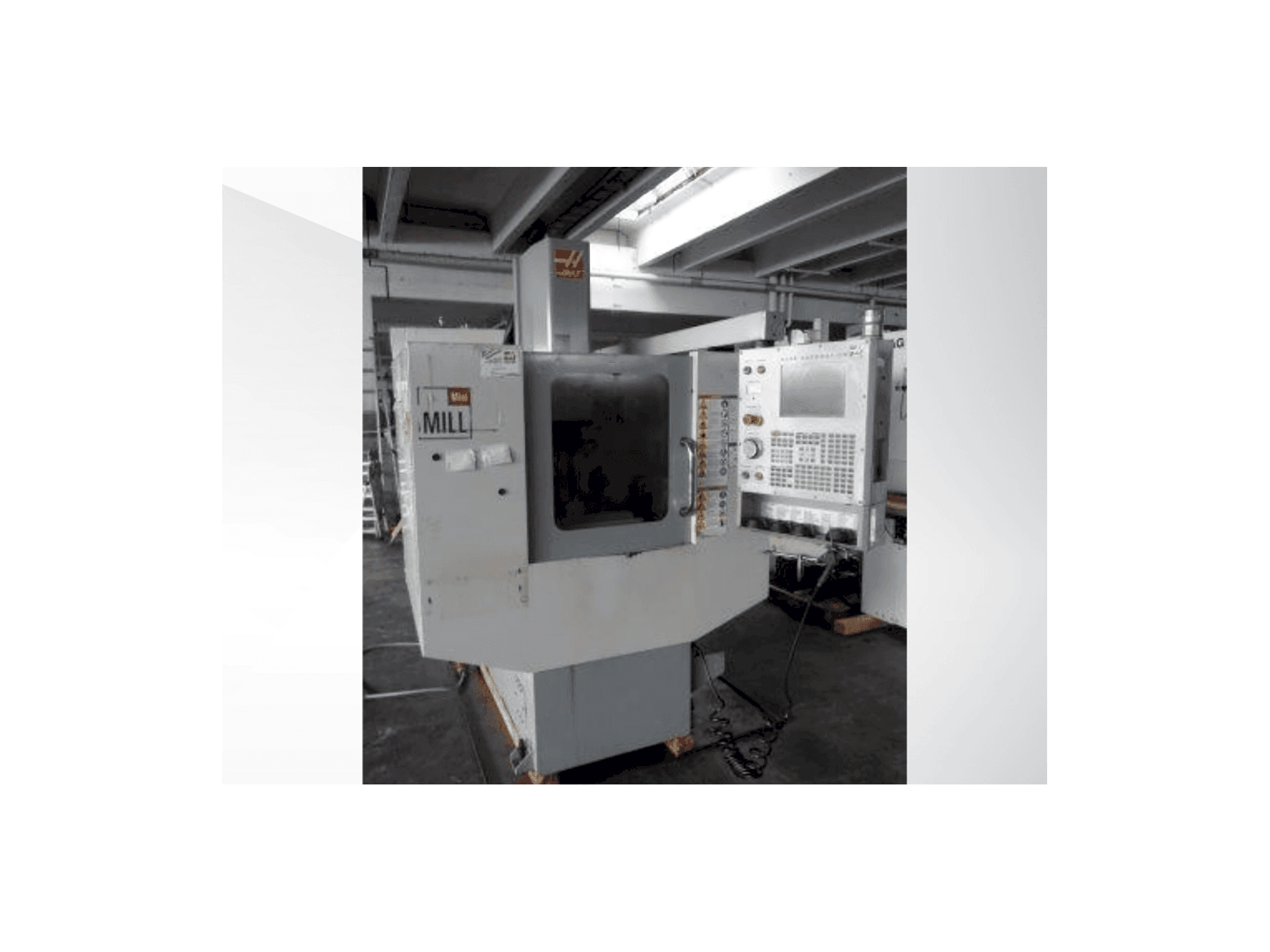 Widok z przodu maszyny HAAS MiniMill