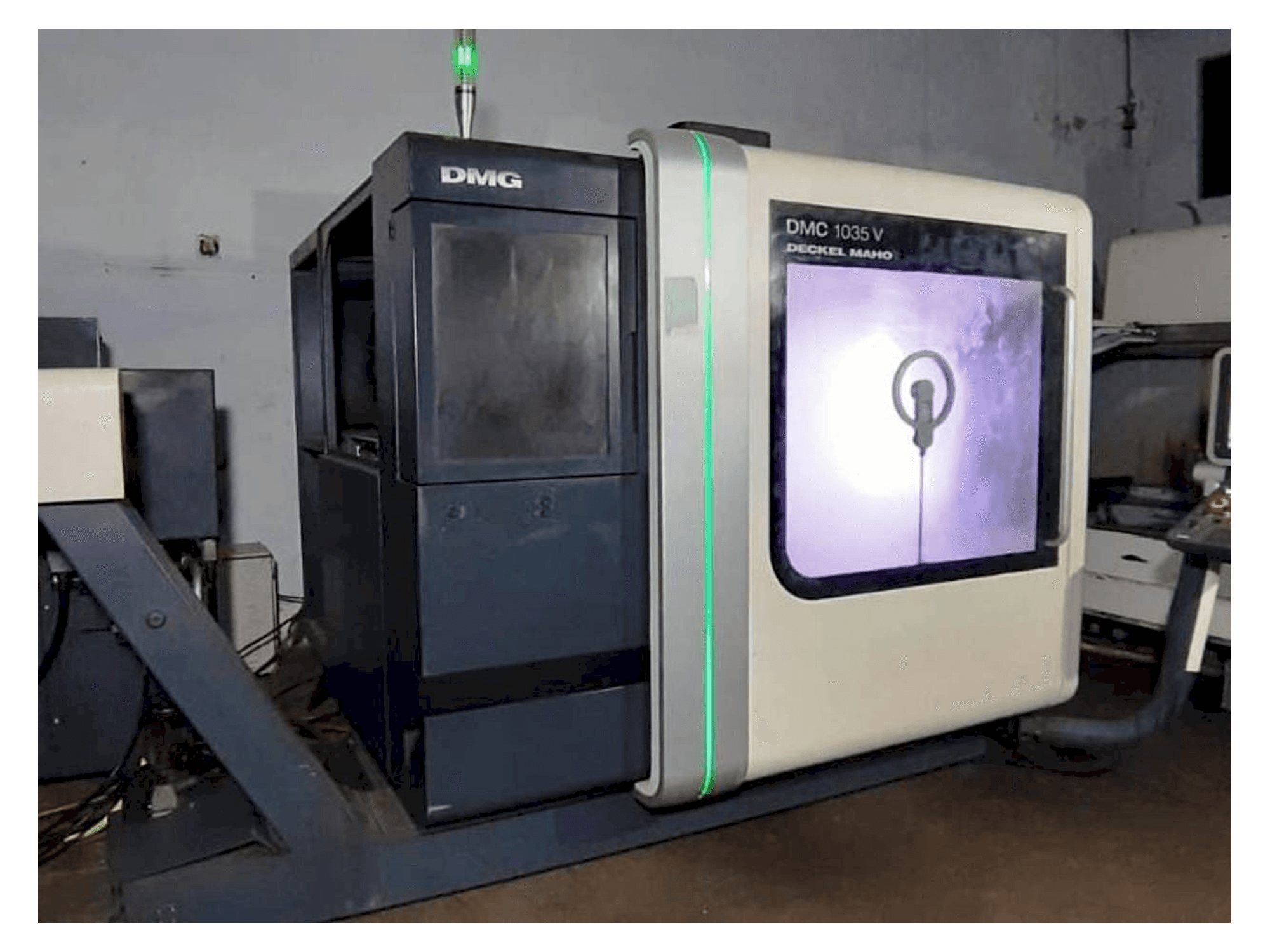 Widok z przodu maszyny DMG DMC 1035 V