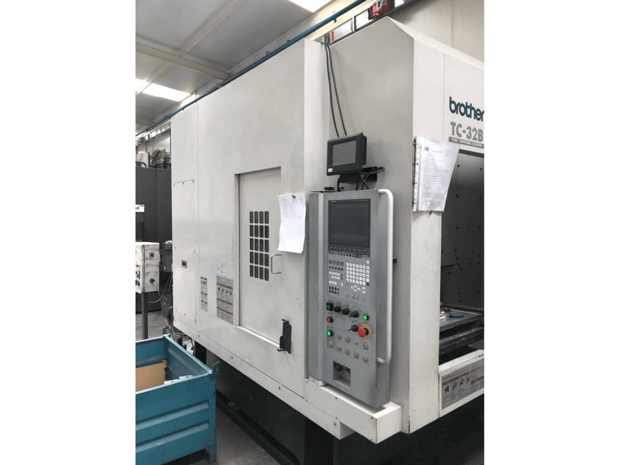 Widok z przodu maszyny Brother TC-32BN QT