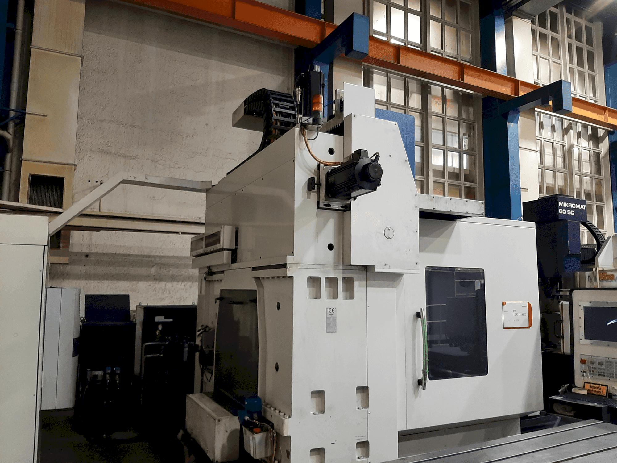 Widok z przodu maszyny MIKROMAT 8V