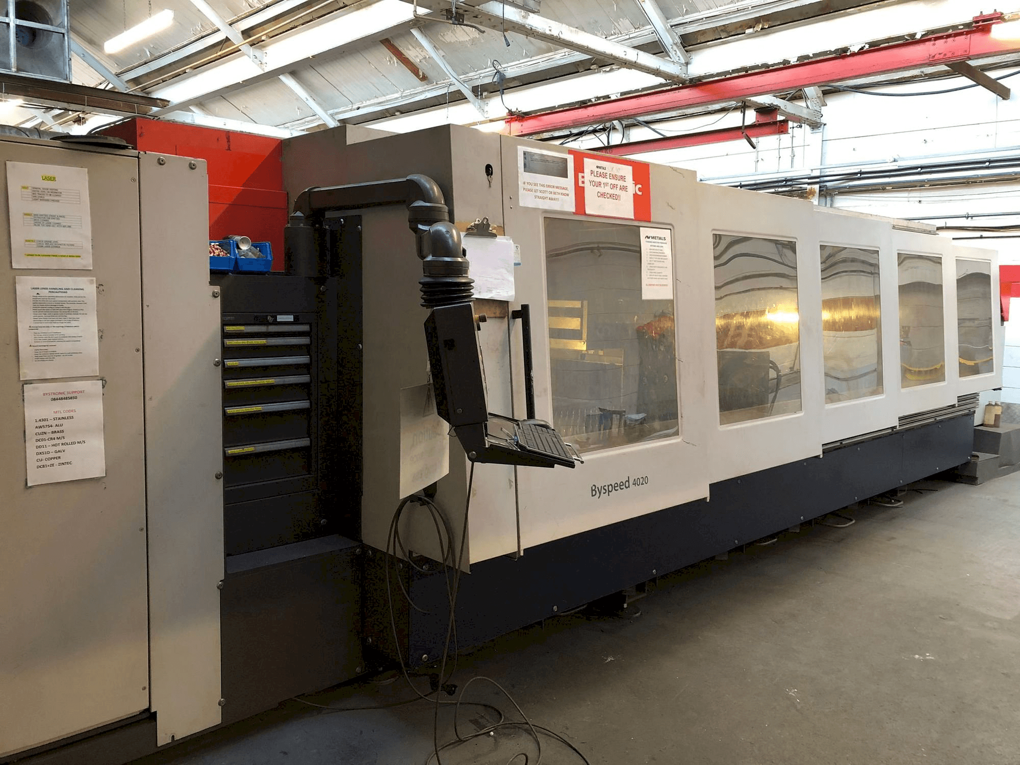 Widok z przodu maszyny Bystronic BySpeed 4020