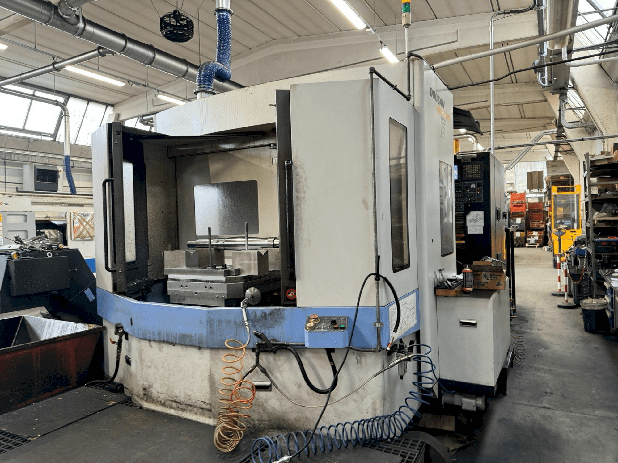 Widok z przodu maszyny DOOSAN HM 630